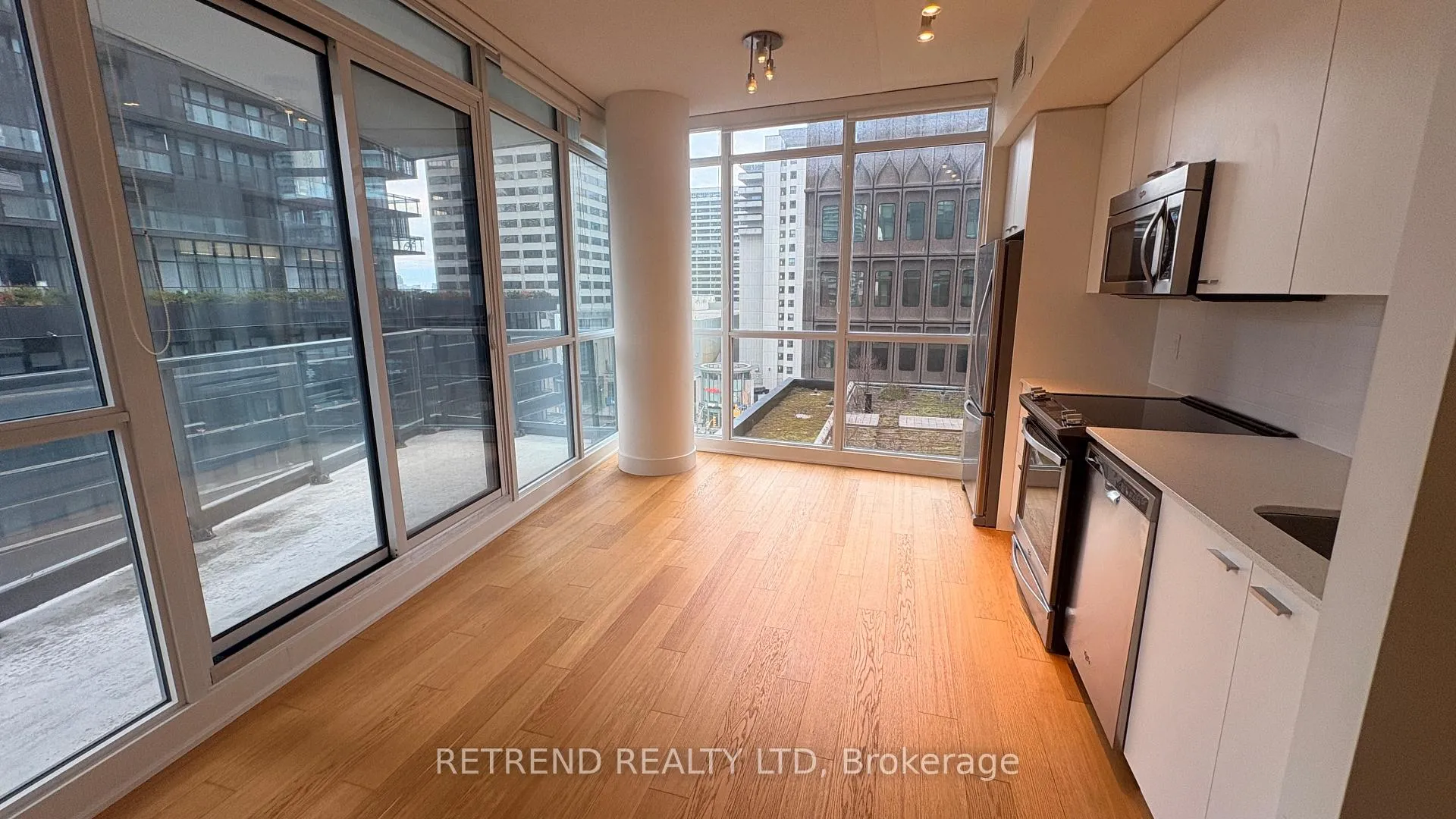 Photo 12 of Unit 802, 30 Roehmapton Avenue, Toronto, Mount Pleasant West — HOMEH