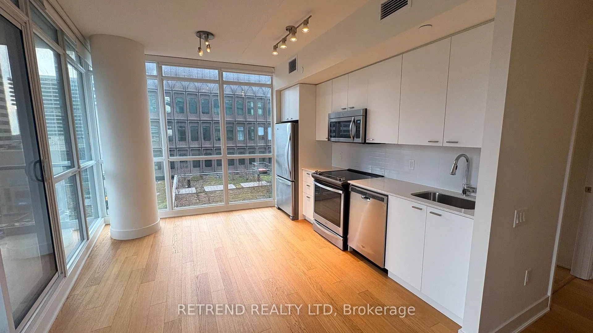 Photo 13 of Unit 802, 30 Roehmapton Avenue, Toronto, Mount Pleasant West — HOMEH