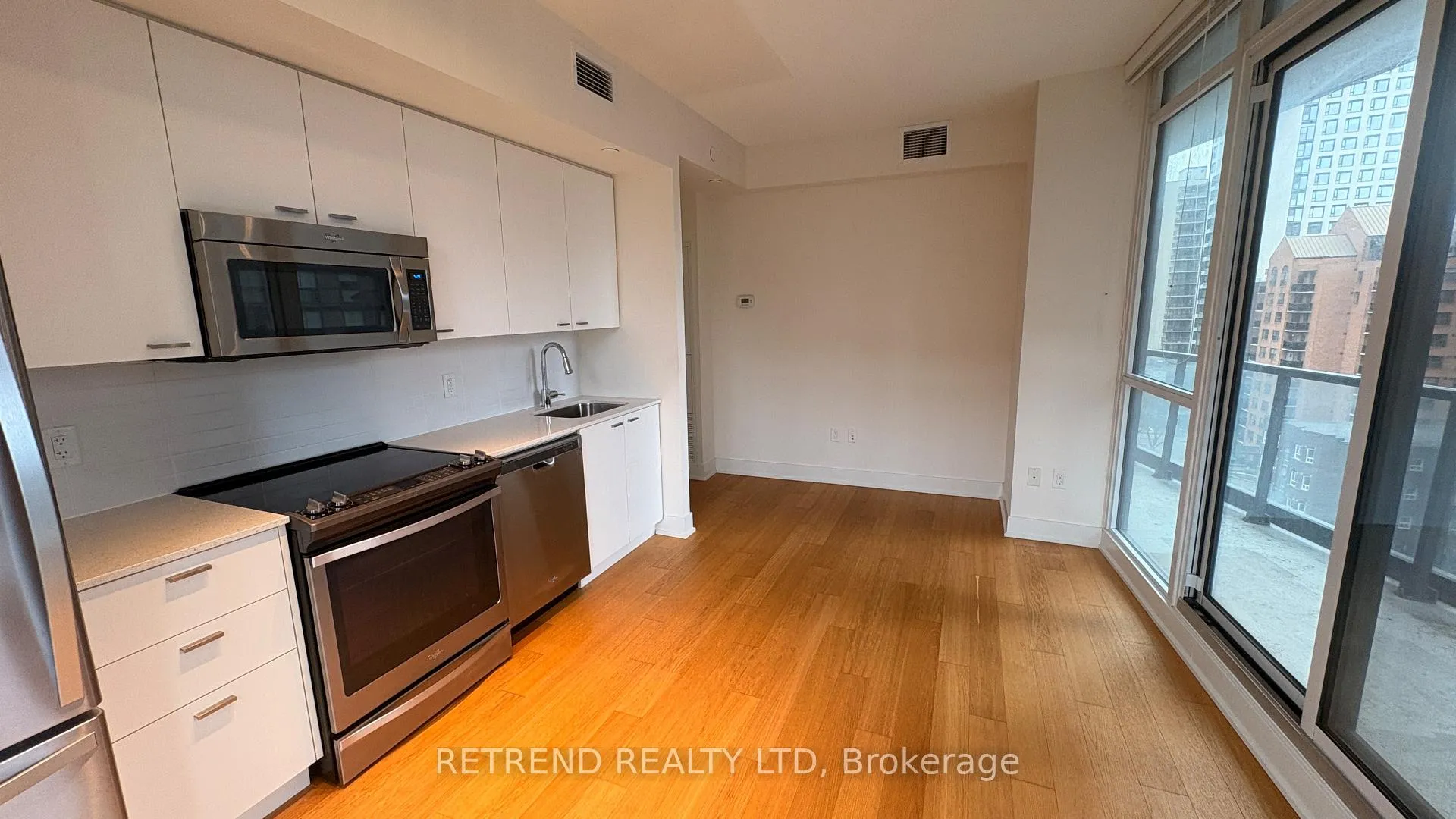 Photo 14 of Unit 802, 30 Roehmapton Avenue, Toronto, Mount Pleasant West — HOMEH