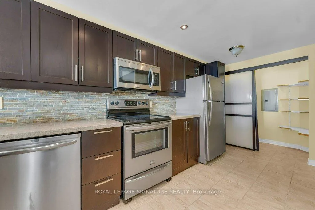 Photo 14 of Unit 1106, 712 Rossland Road E, Whitby, Pringle Creek — HOMEH