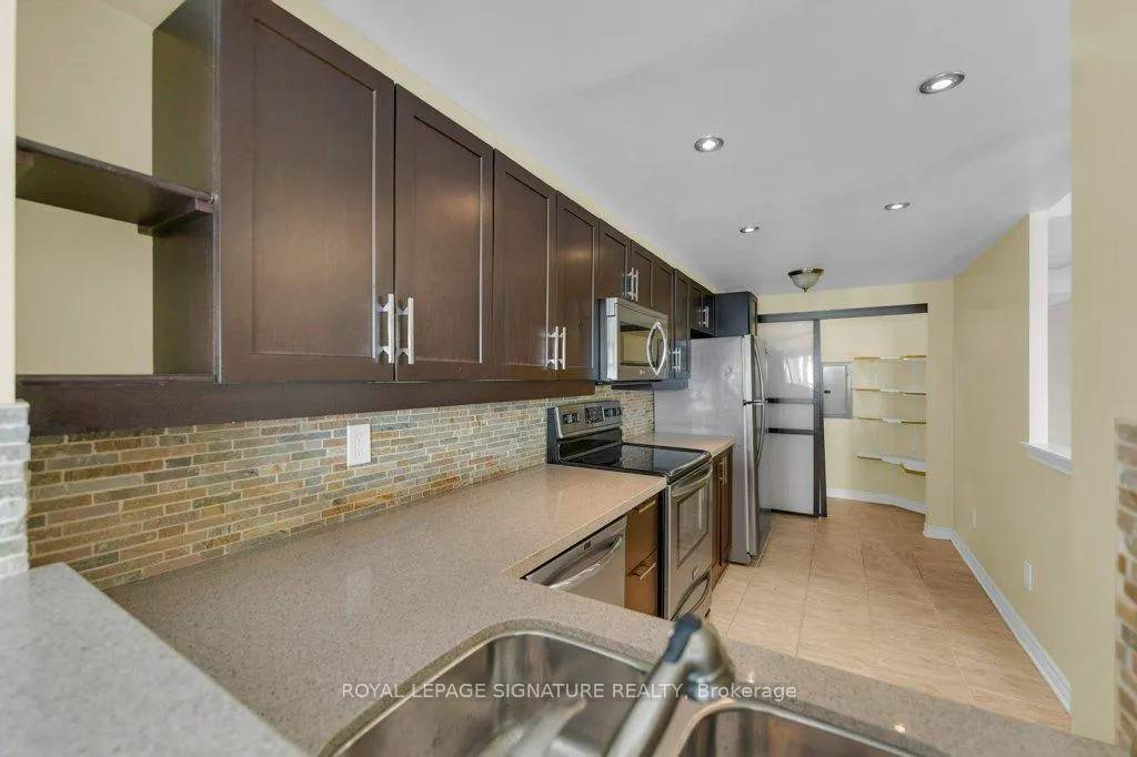 Photo 15 of Unit 1106, 712 Rossland Road E, Whitby, Pringle Creek — HOMEH