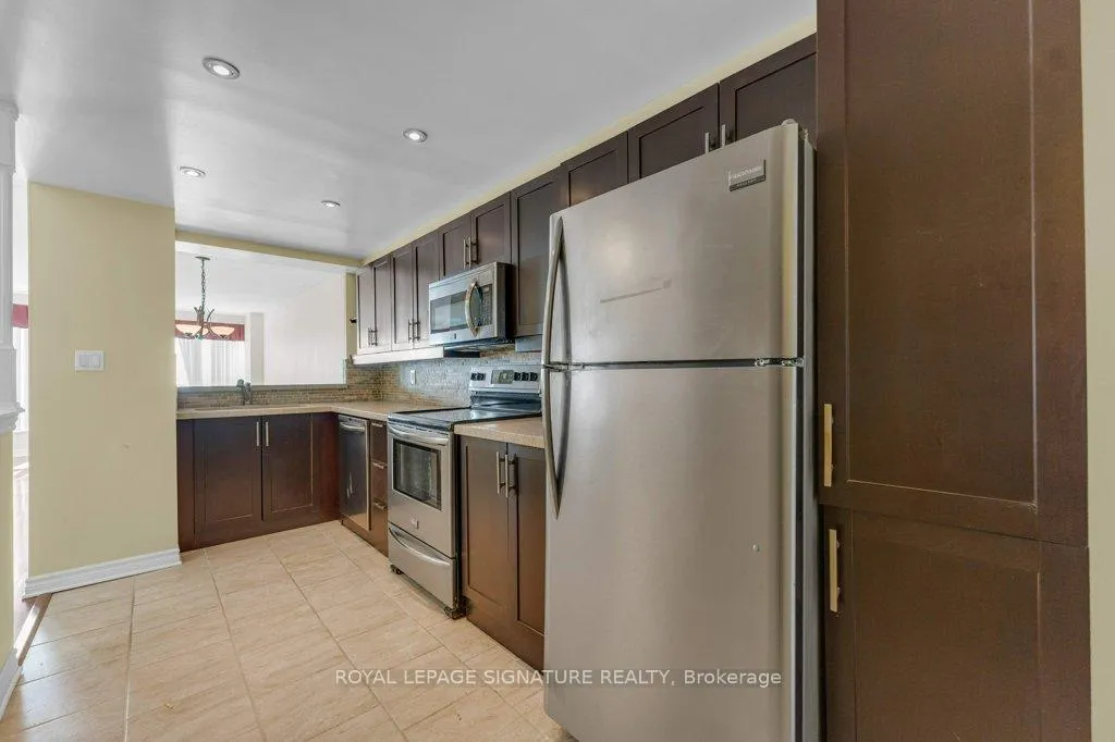 Photo 16 of Unit 1106, 712 Rossland Road E, Whitby, Pringle Creek — HOMEH