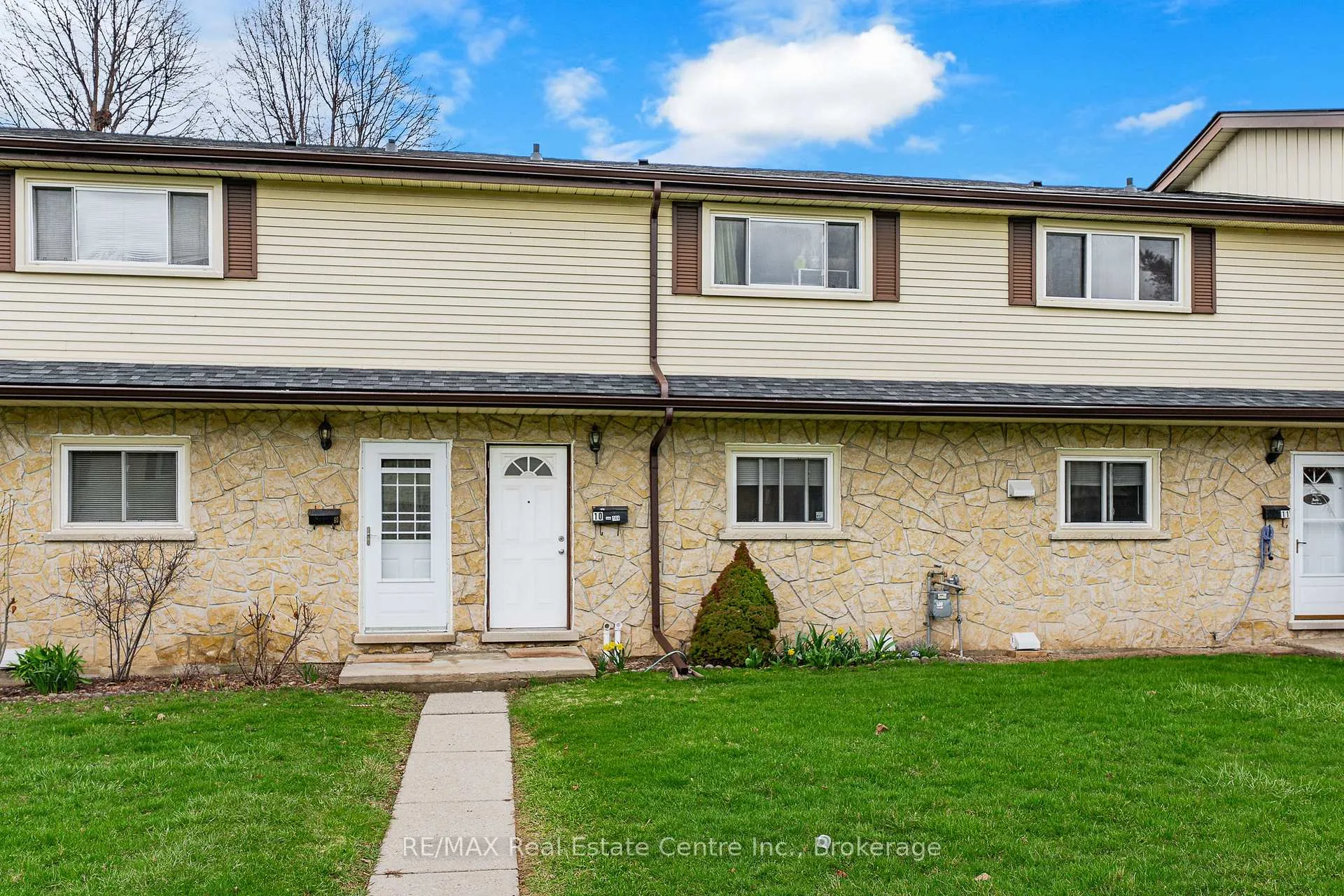 Photo 1 of Unit 10, 144 Jansen Avenue, Kitchener — HOMEH