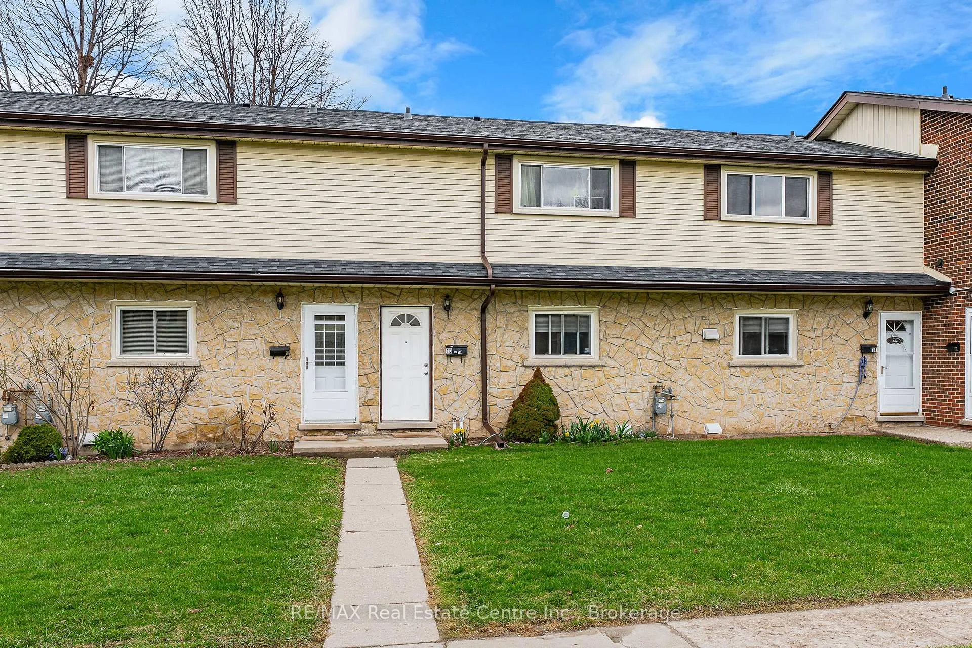 Photo 2 of Unit 10, 144 Jansen Avenue, Kitchener — HOMEH