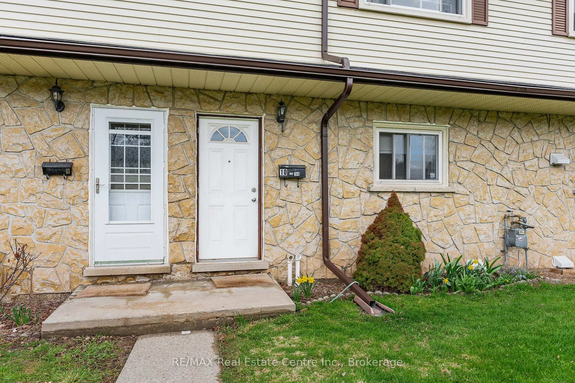 Photo 3 of Unit 10, 144 Jansen Avenue, Kitchener — HOMEH