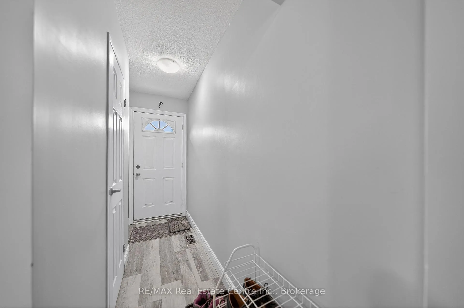 Photo 4 of Unit 10, 144 Jansen Avenue, Kitchener — HOMEH