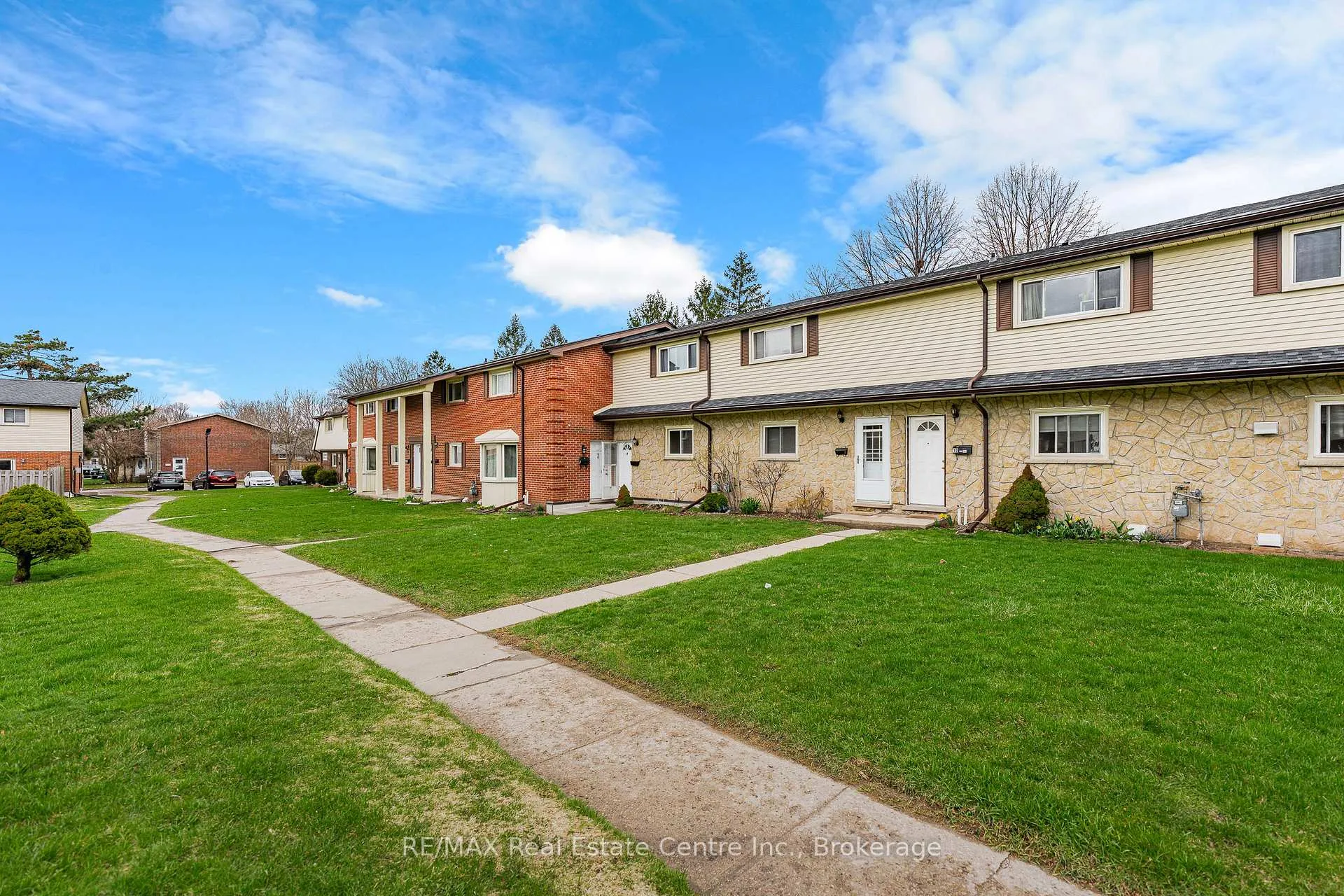 Photo 16 of Unit 10, 144 Jansen Avenue, Kitchener — HOMEH