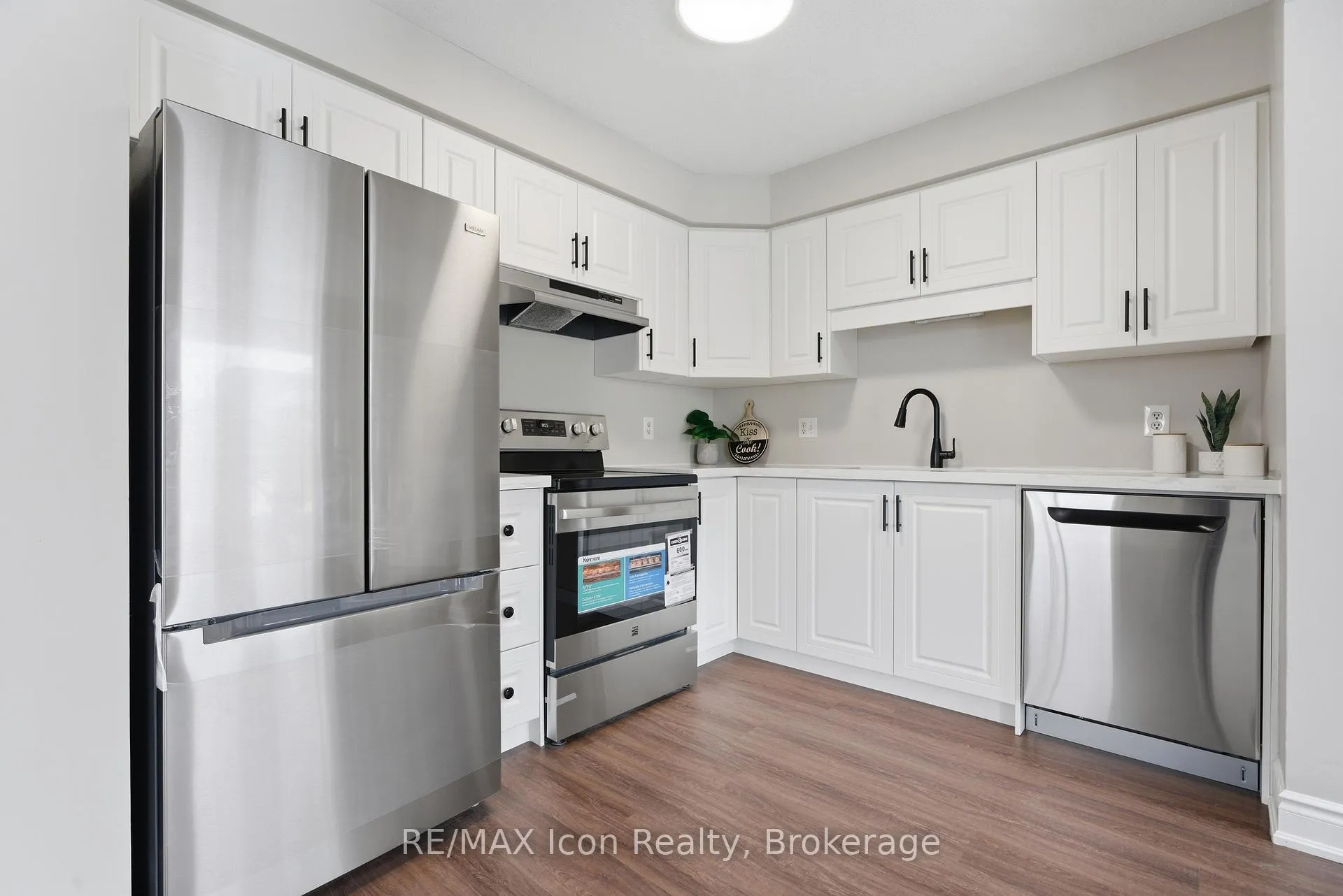 Photo 8 of 269 Millburn Boulevard, Centre Wellington, Fergus — HOMEH