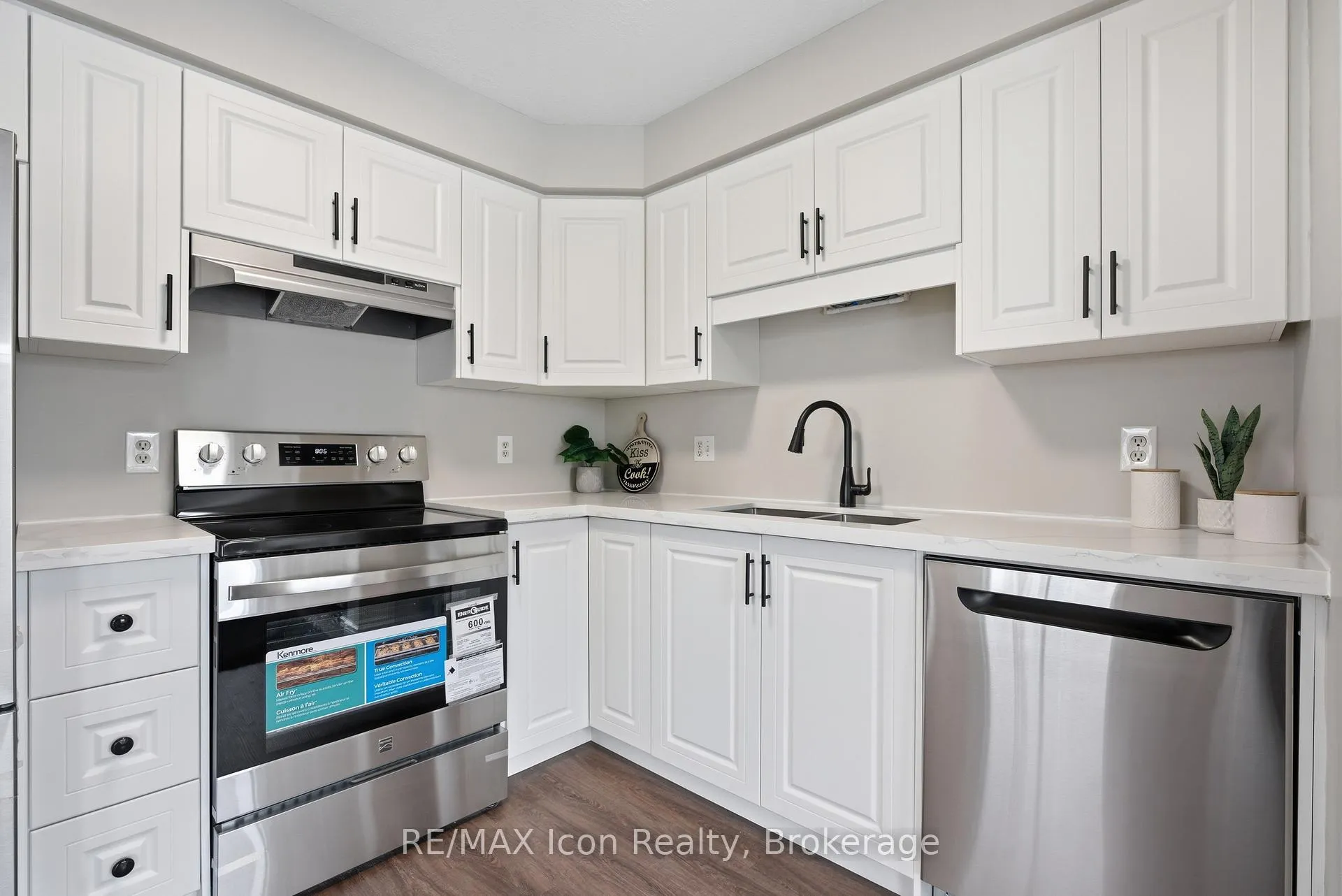 Photo 9 of 269 Millburn Boulevard, Centre Wellington, Fergus — HOMEH