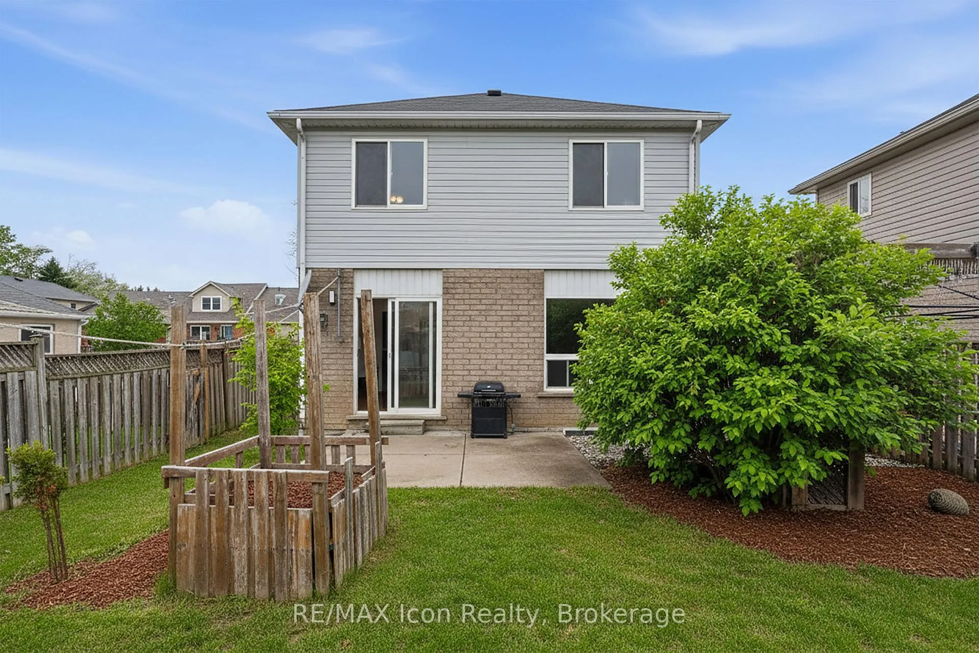 Photo 10 of 269 Millburn Boulevard, Centre Wellington, Fergus — HOMEH