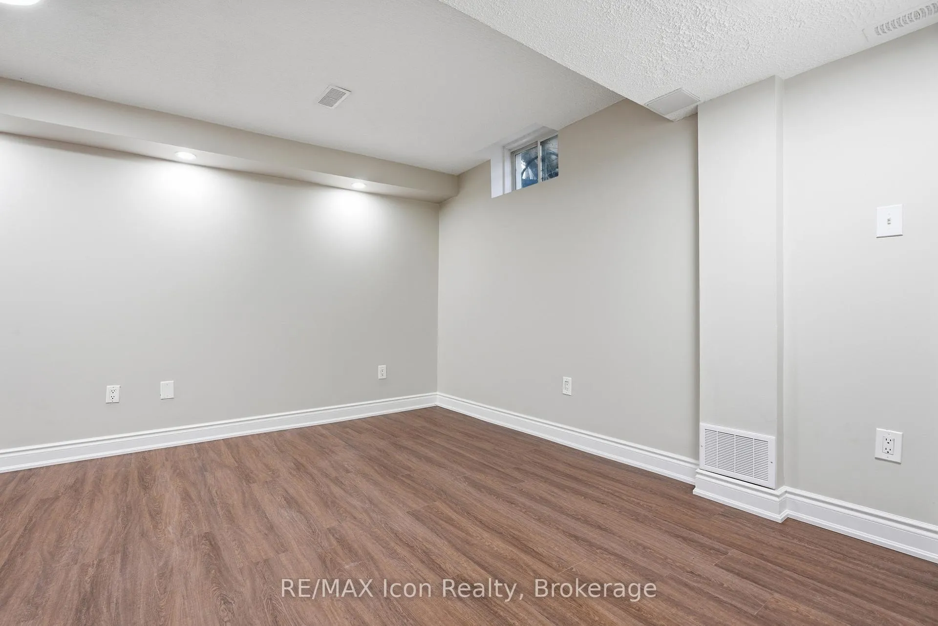 Photo 26 of 269 Millburn Boulevard, Centre Wellington, Fergus — HOMEH