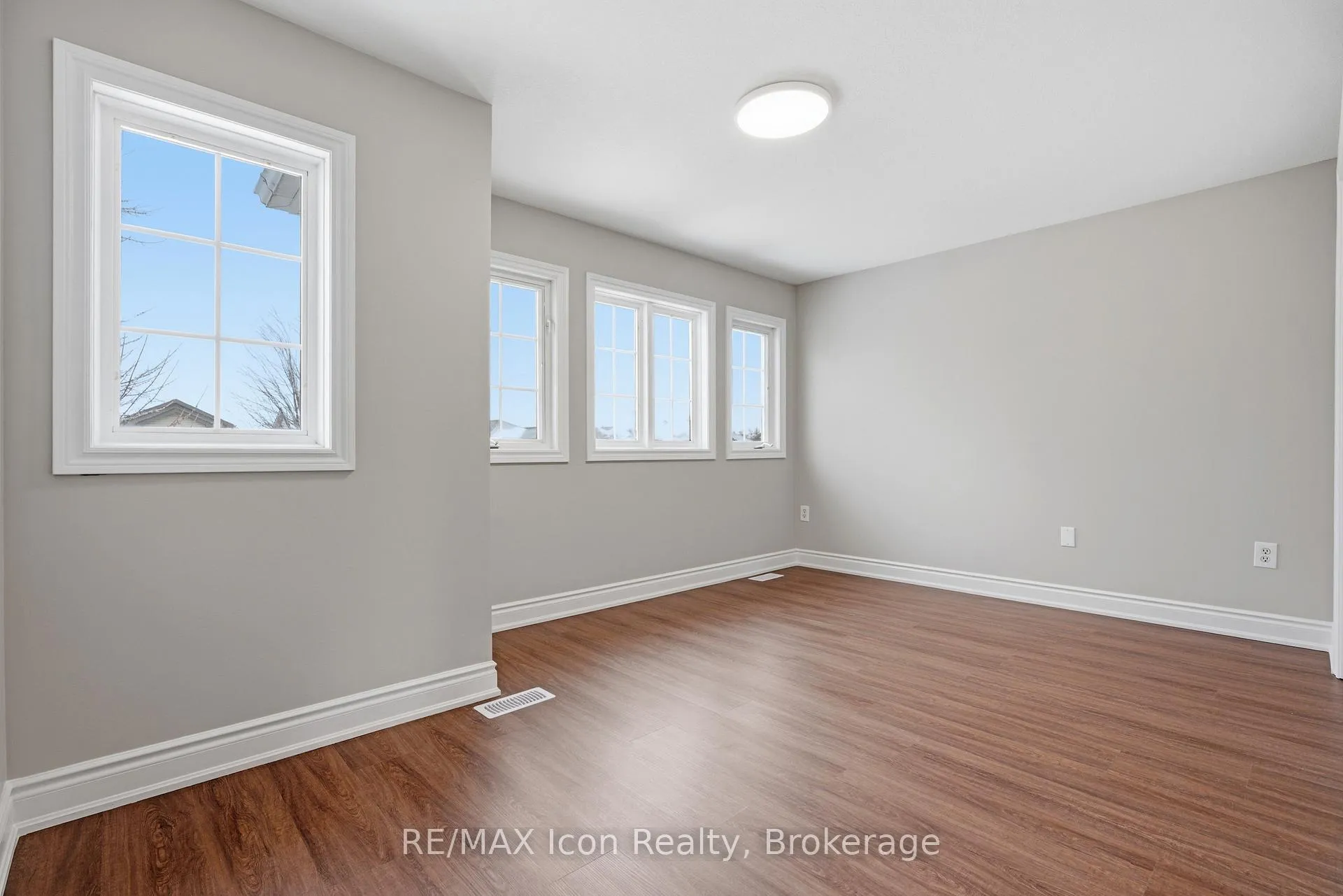 Photo 30 of 269 Millburn Boulevard, Centre Wellington, Fergus — HOMEH