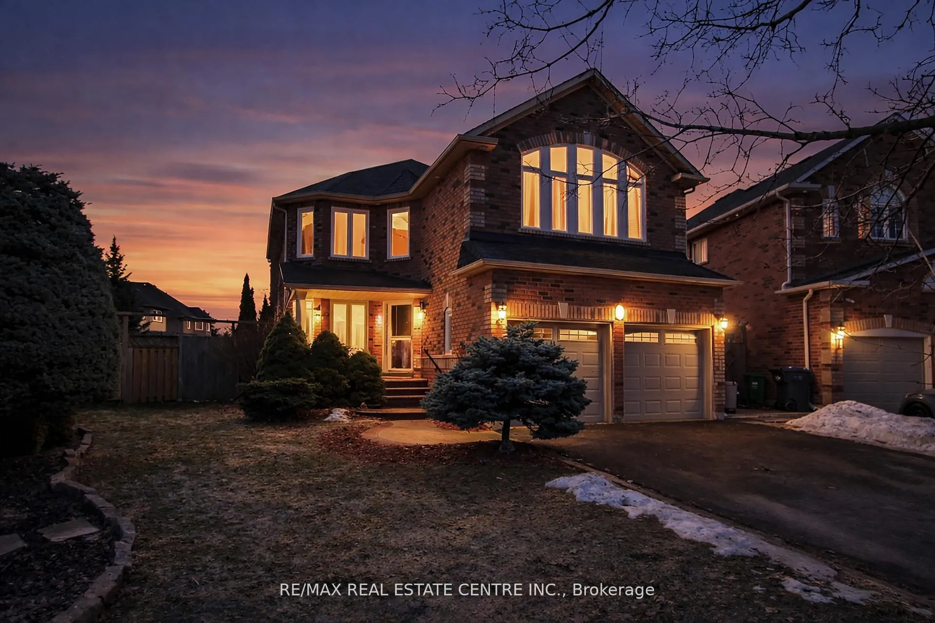 Photo 2 of 18 Baccarat Crescent, Brampton, Snelgrove — HOMEH