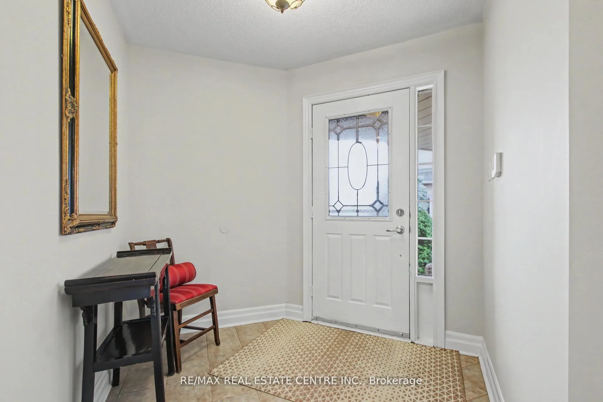 Photo 3 of 18 Baccarat Crescent, Brampton, Snelgrove — HOMEH