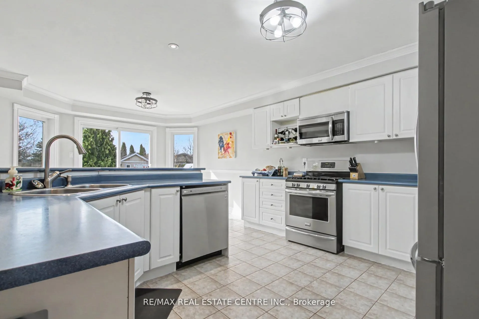 Photo 6 of 18 Baccarat Crescent, Brampton, Snelgrove — HOMEH