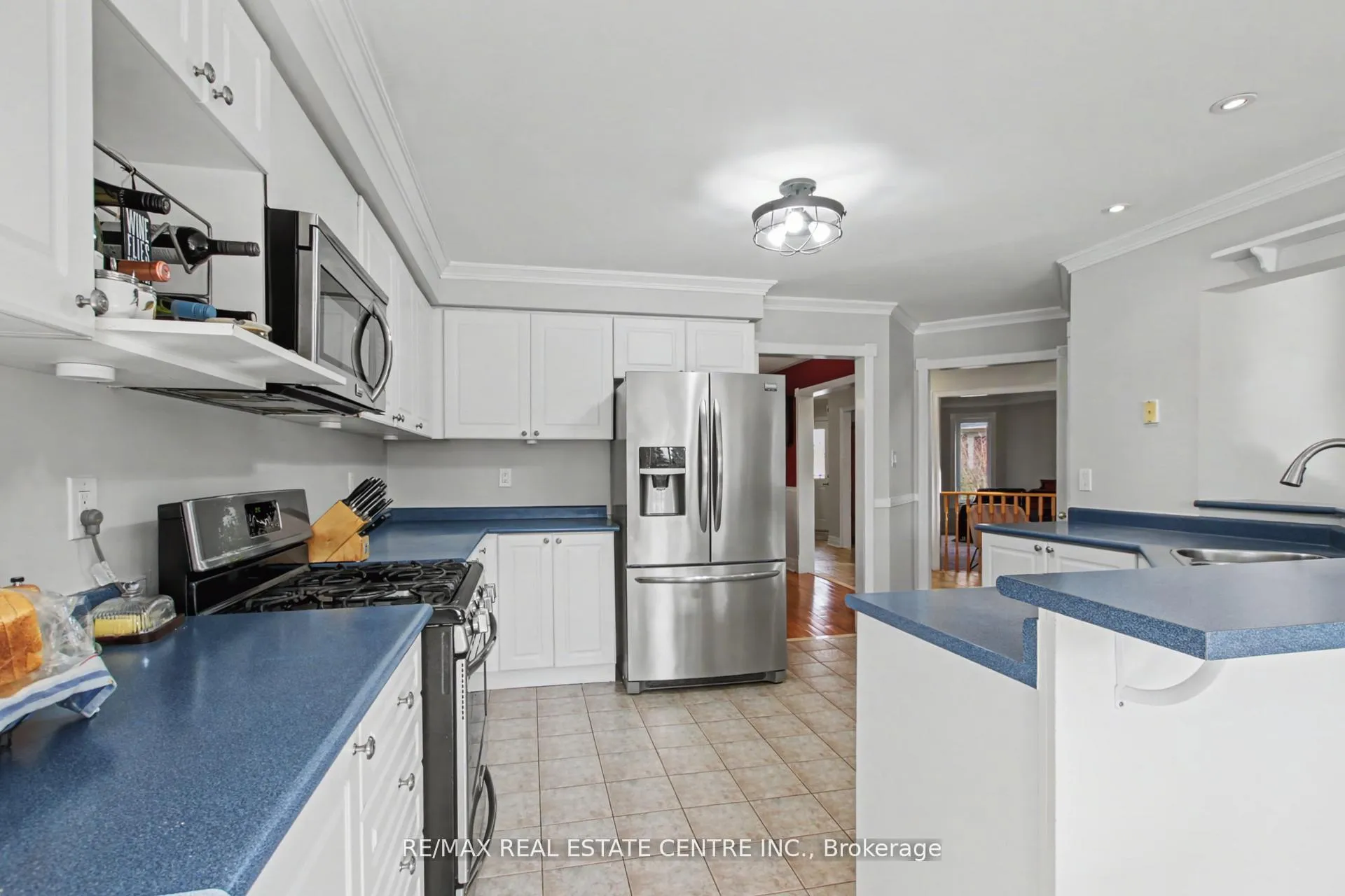 Photo 8 of 18 Baccarat Crescent, Brampton, Snelgrove — HOMEH