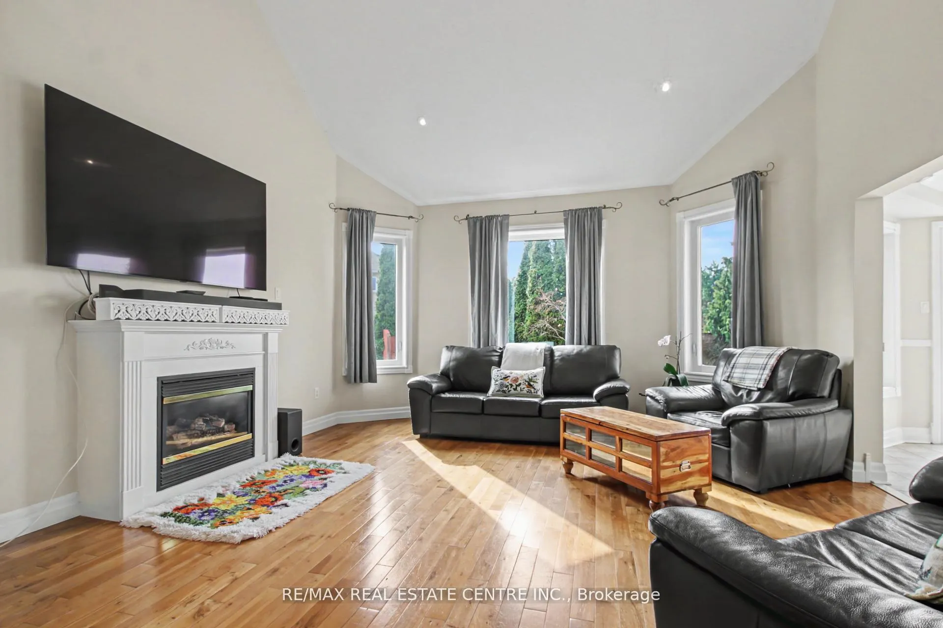 Photo 11 of 18 Baccarat Crescent, Brampton, Snelgrove — HOMEH