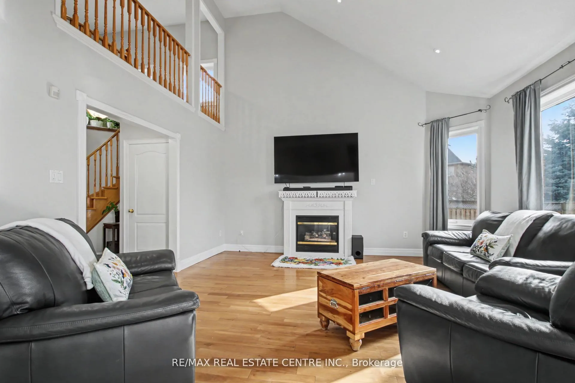Photo 12 of 18 Baccarat Crescent, Brampton, Snelgrove — HOMEH