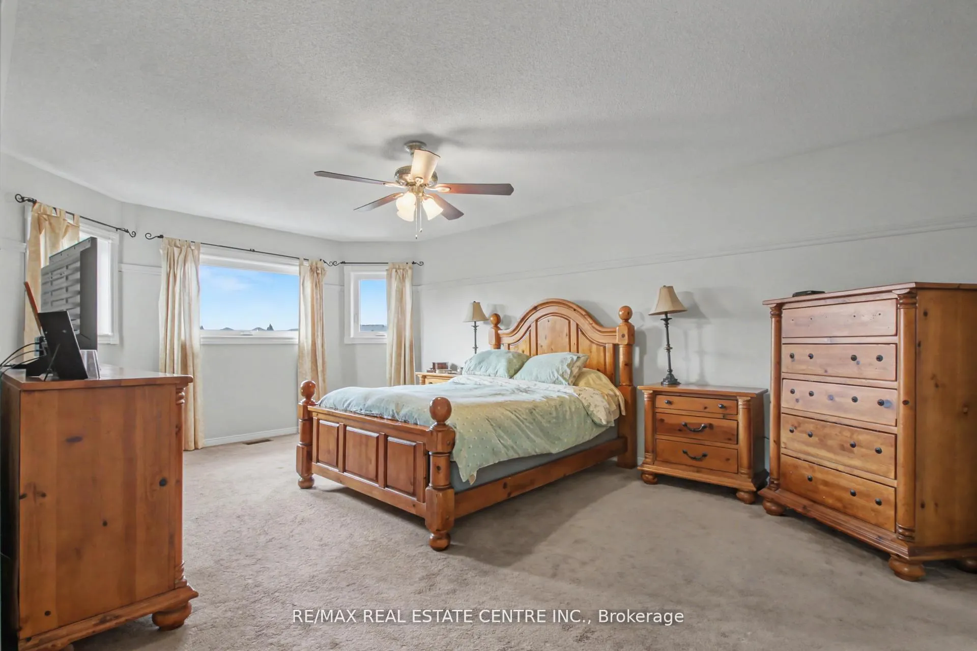 Photo 14 of 18 Baccarat Crescent, Brampton, Snelgrove — HOMEH