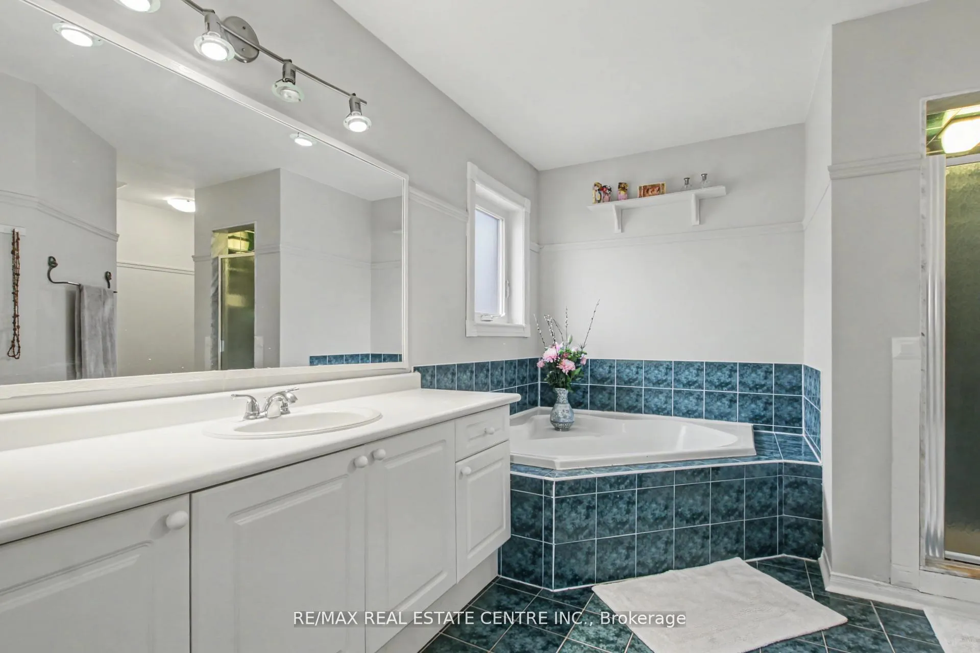 Photo 16 of 18 Baccarat Crescent, Brampton, Snelgrove — HOMEH