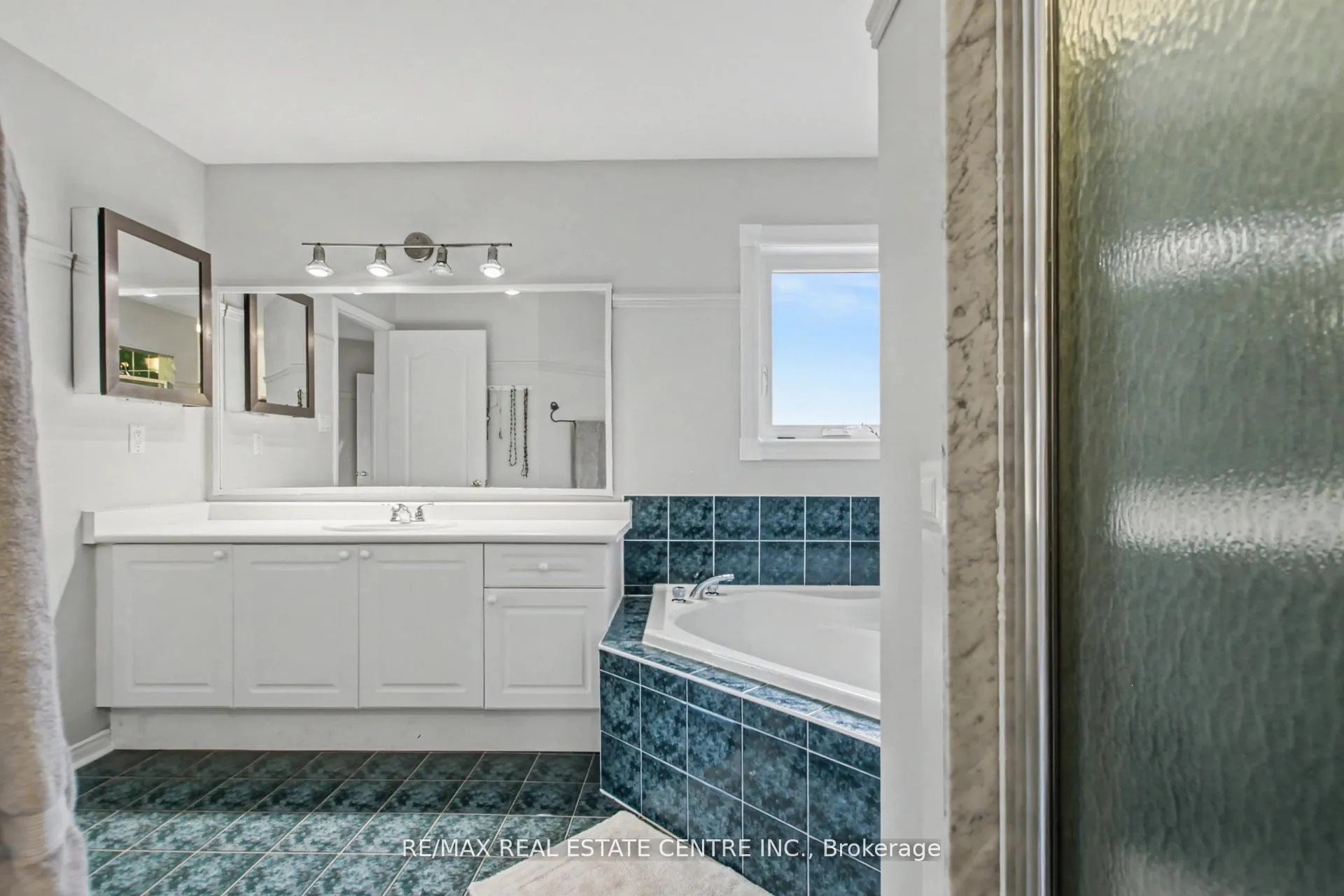 Photo 17 of 18 Baccarat Crescent, Brampton, Snelgrove — HOMEH