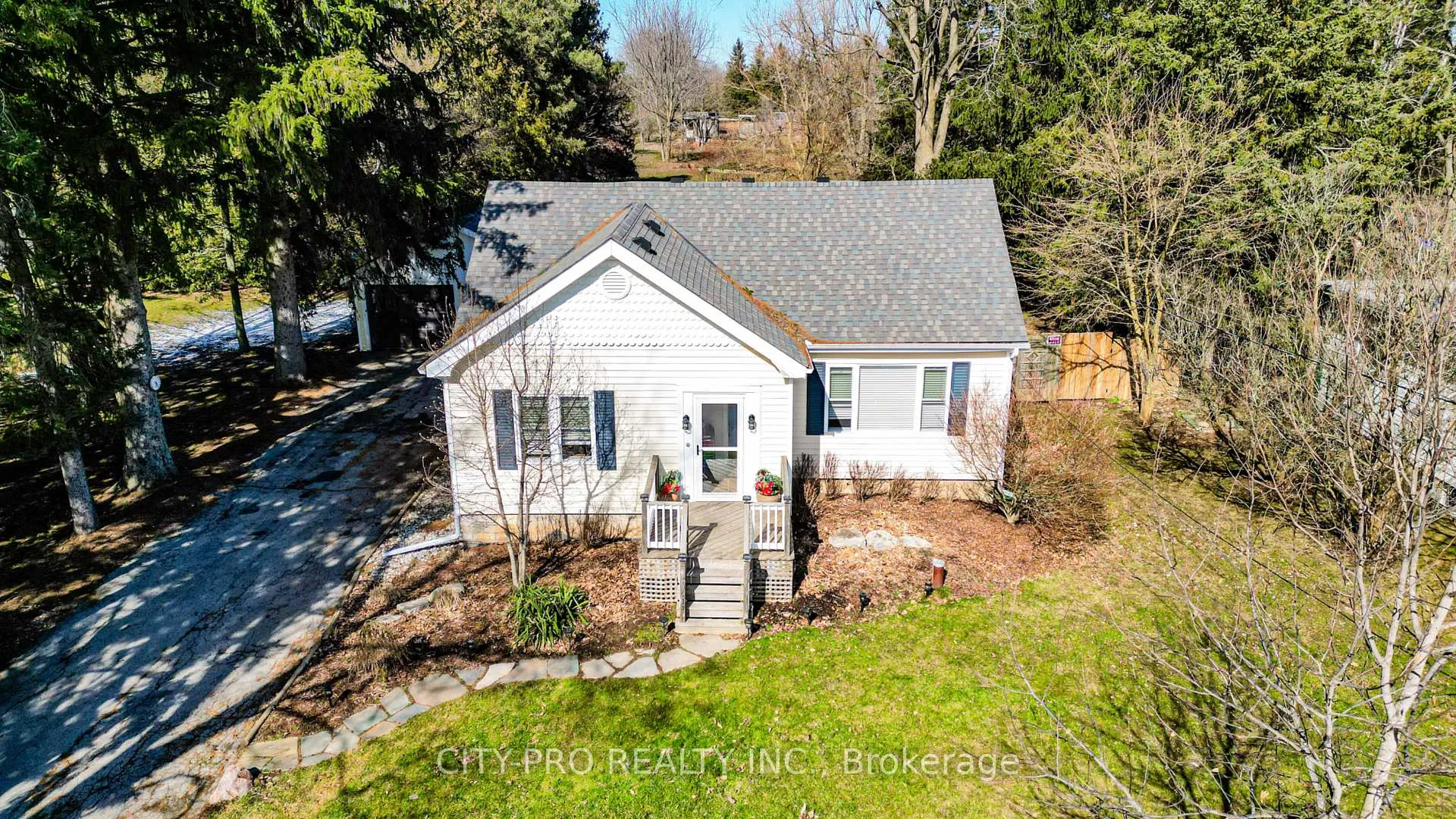 Photo 2 of 443 5th Concession Road W, Hamilton, Rural Flamborough — HOMEH