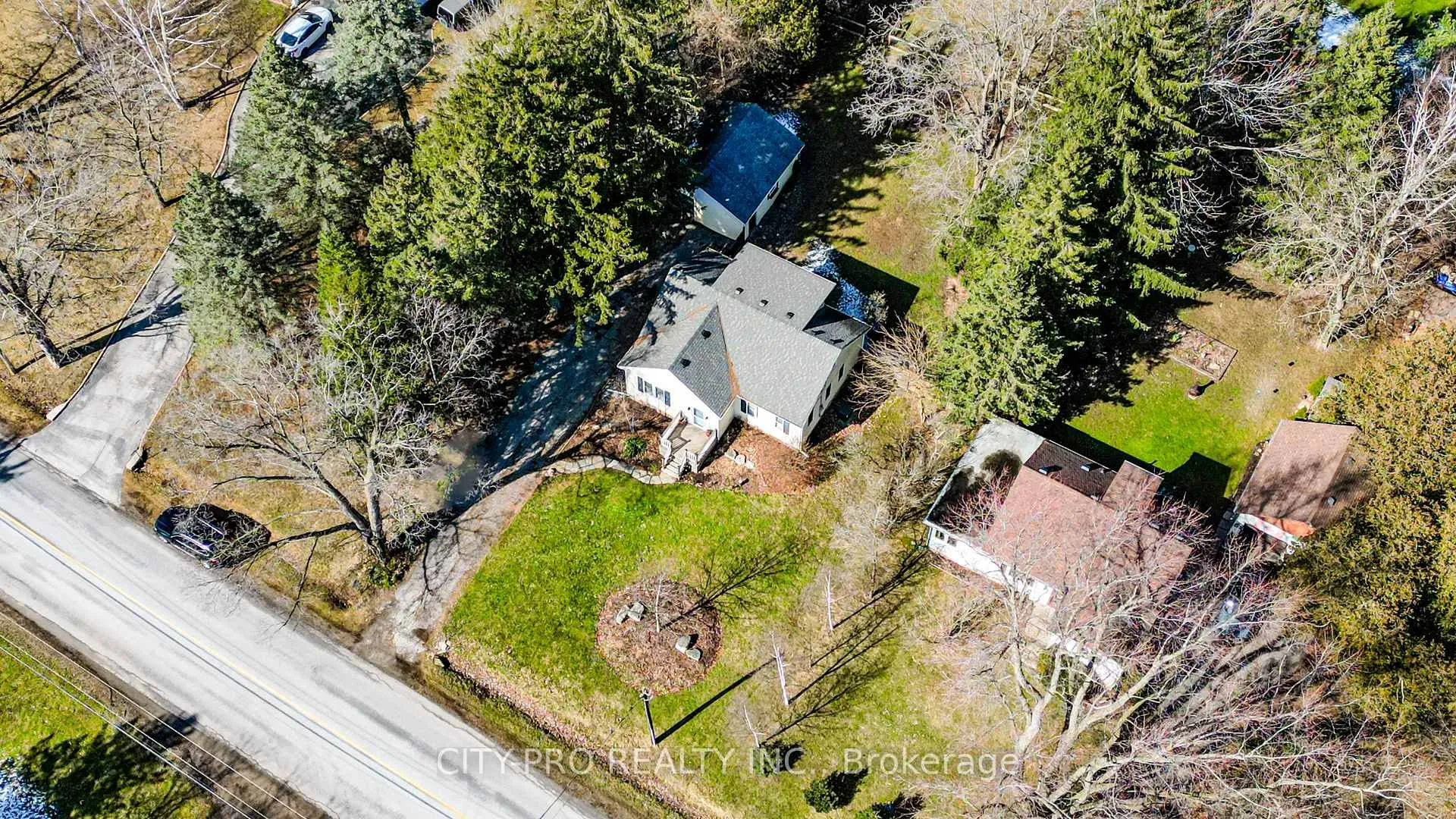 Photo 3 of 443 5th Concession Road W, Hamilton, Rural Flamborough — HOMEH
