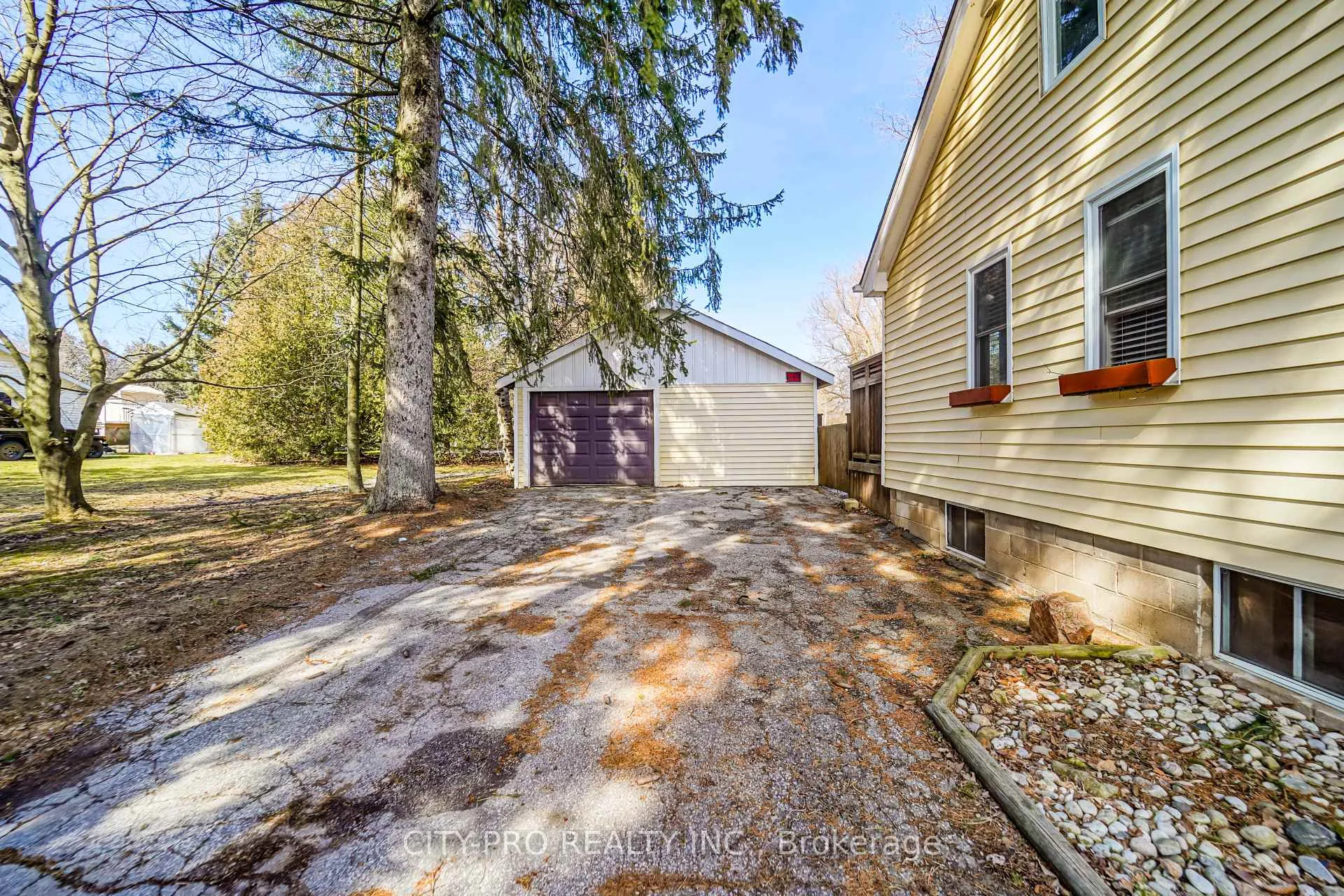 Photo 5 of 443 5th Concession Road W, Hamilton, Rural Flamborough — HOMEH