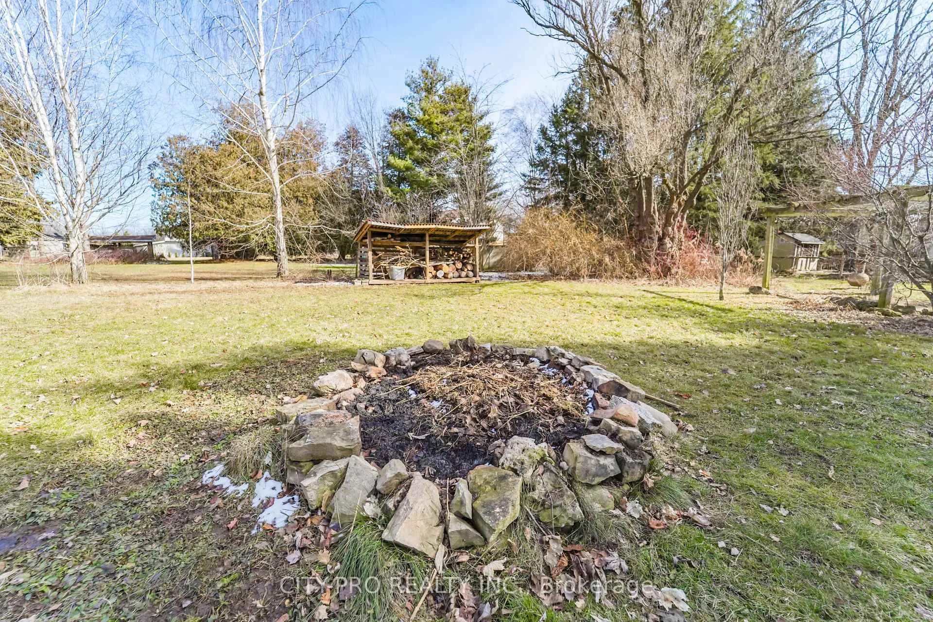 Photo 11 of 443 5th Concession Road W, Hamilton, Rural Flamborough — HOMEH