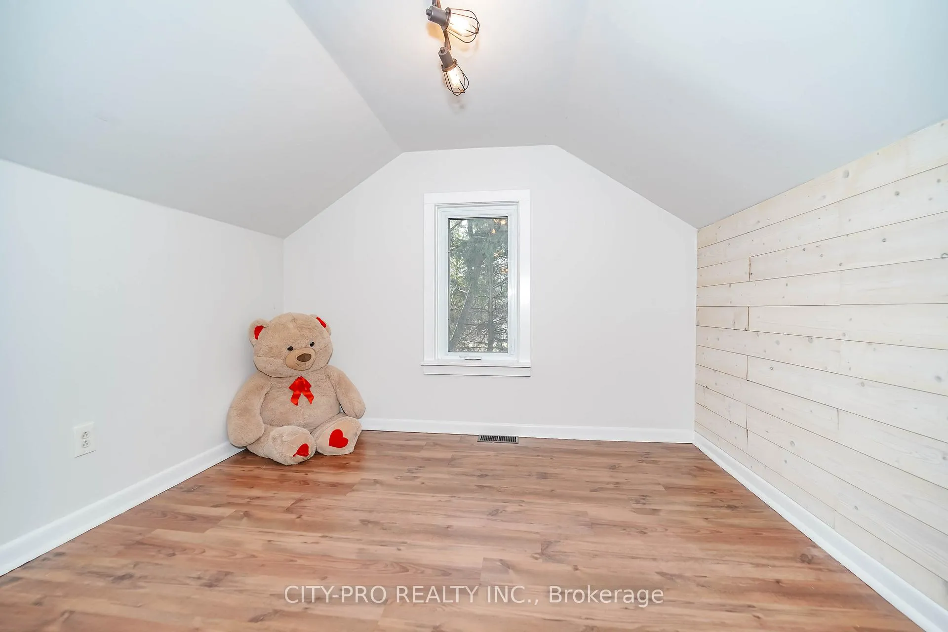 Photo 27 of 443 5th Concession Road W, Hamilton, Rural Flamborough — HOMEH