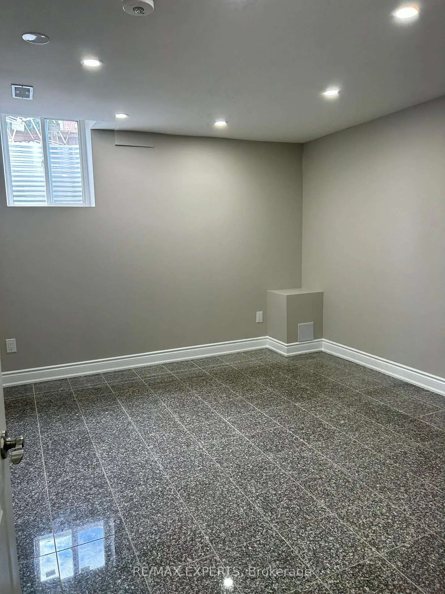 Photo 4 of Unit Bsmt, 30 Black Bear Trail, Brampton, Bram West — HOMEH