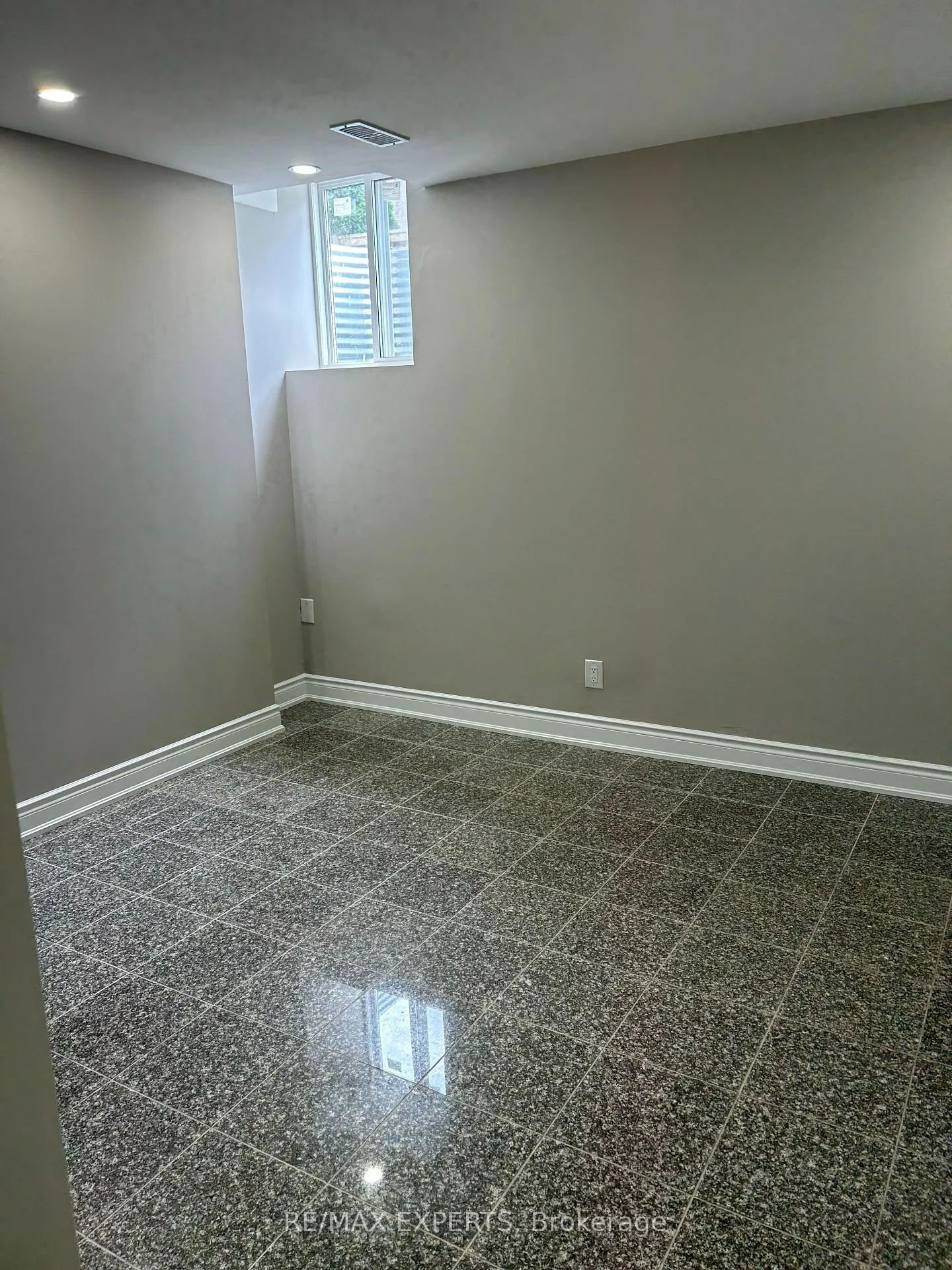 Photo 5 of Unit Bsmt, 30 Black Bear Trail, Brampton, Bram West — HOMEH