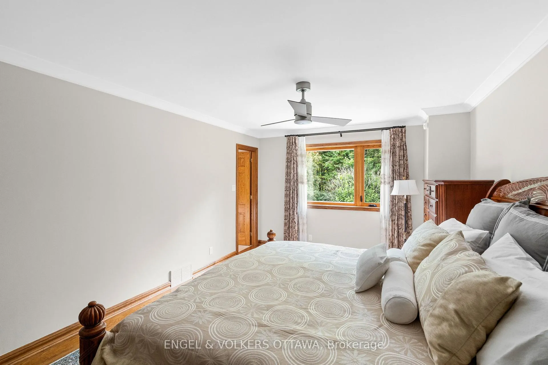 Photo 20 of 37 Revol Road, Ottawa, Merivale Gardens — HOMEH