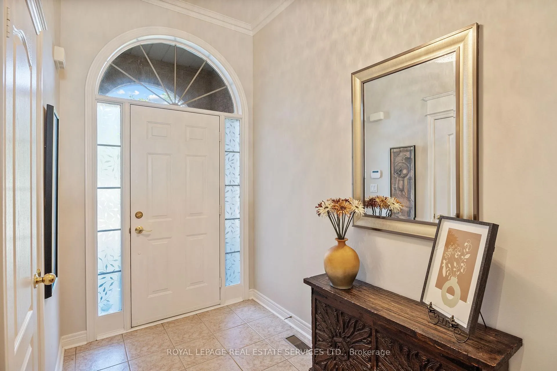 Photo 3 of 140 Kingsbridge Circle, Vaughan, Beverley Glen — HOMEH