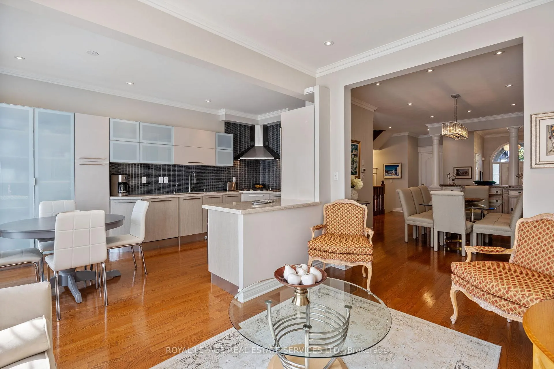 Photo 10 of 140 Kingsbridge Circle, Vaughan, Beverley Glen — HOMEH