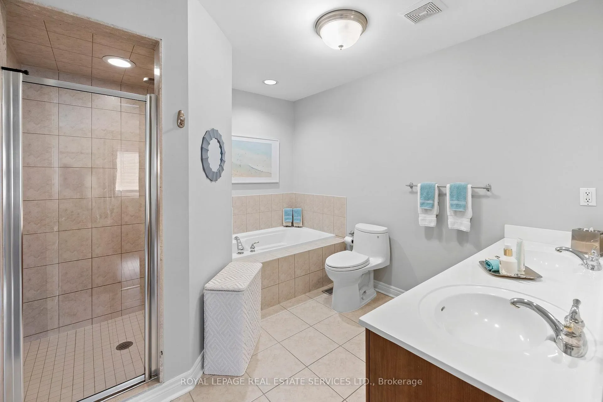 Photo 18 of 140 Kingsbridge Circle, Vaughan, Beverley Glen — HOMEH