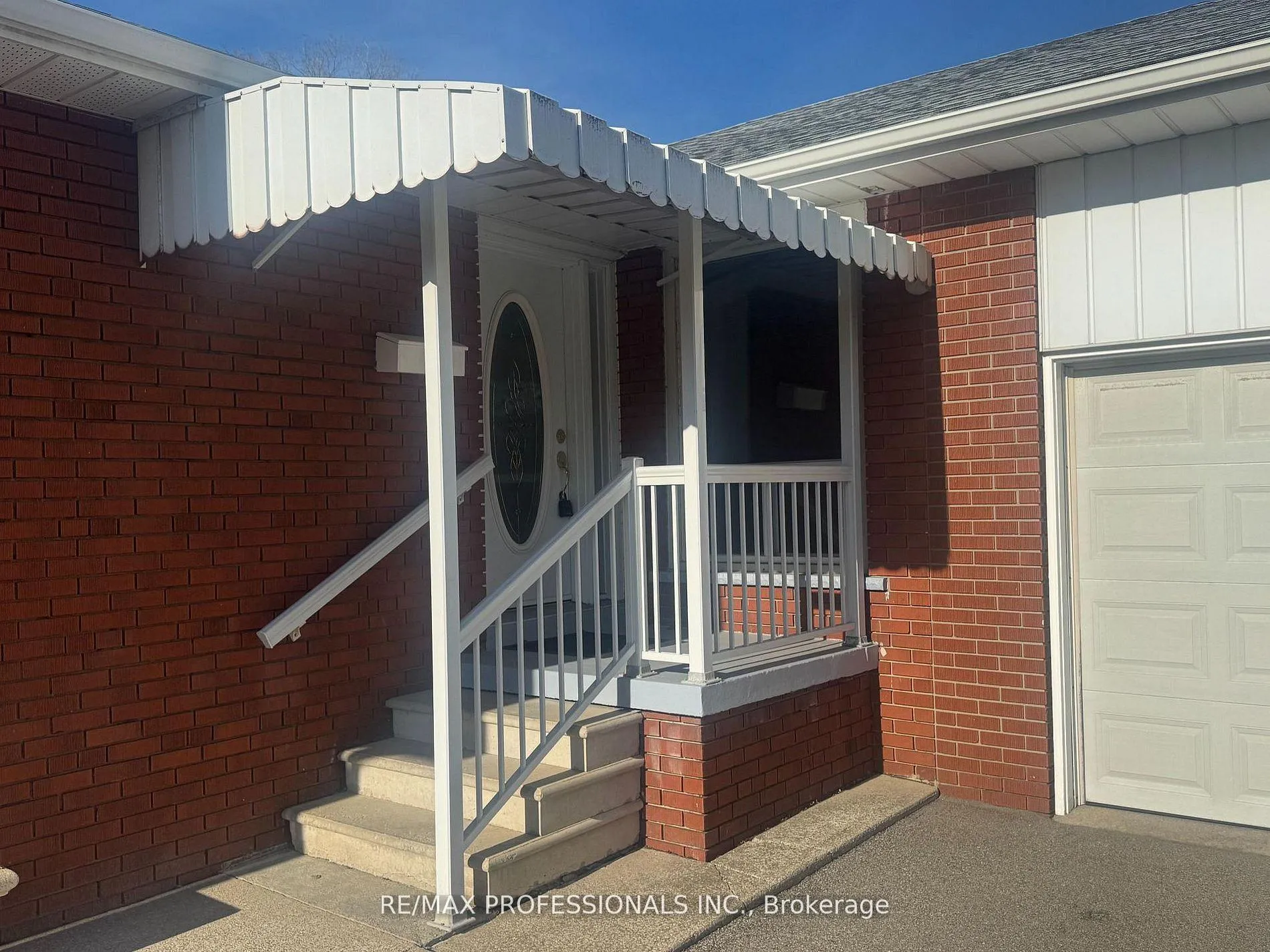 Photo 3 of 7 Pettit Drive, Etobicoke, Willowridge-Martingrove-Richview — HOMEH