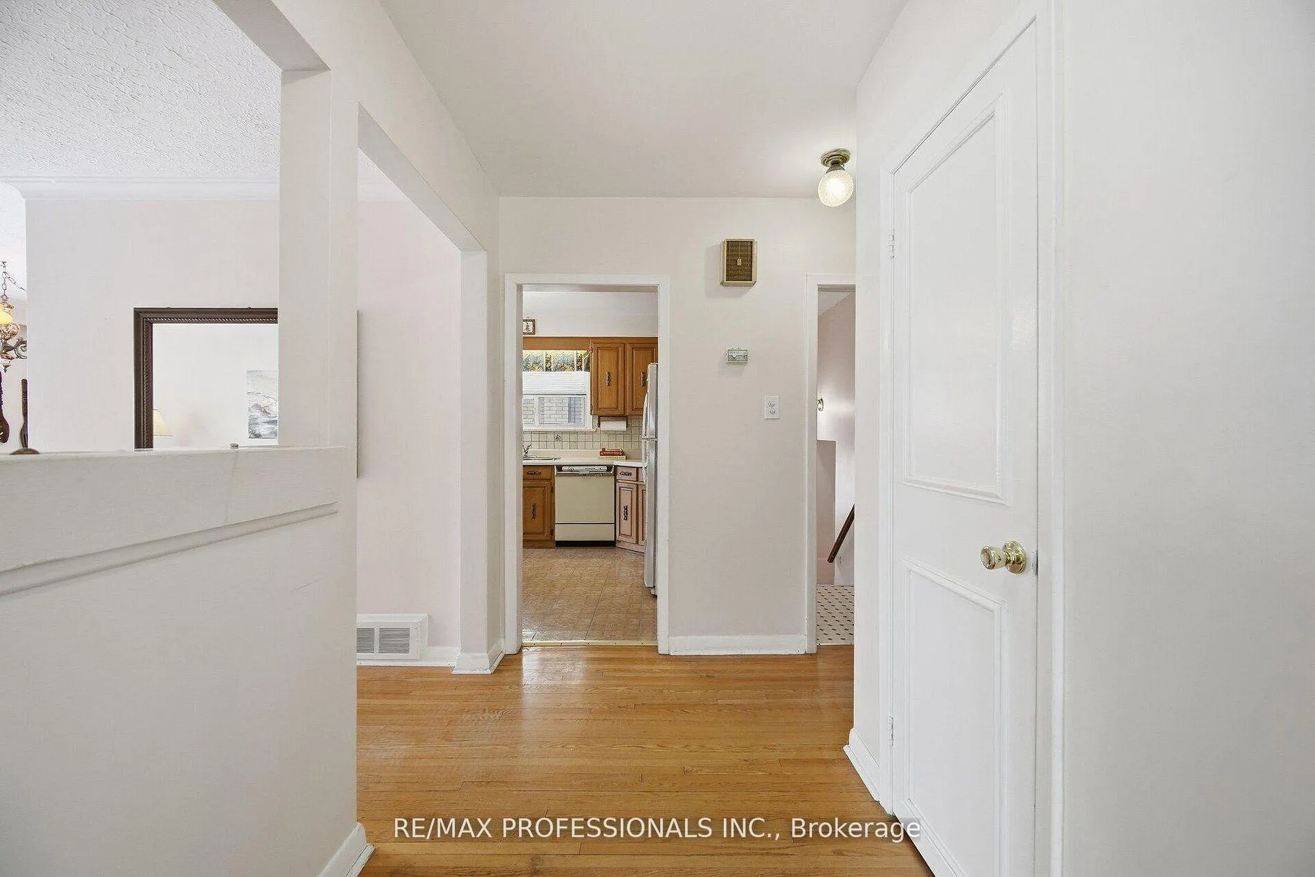 Photo 6 of 7 Pettit Drive, Etobicoke, Willowridge-Martingrove-Richview — HOMEH