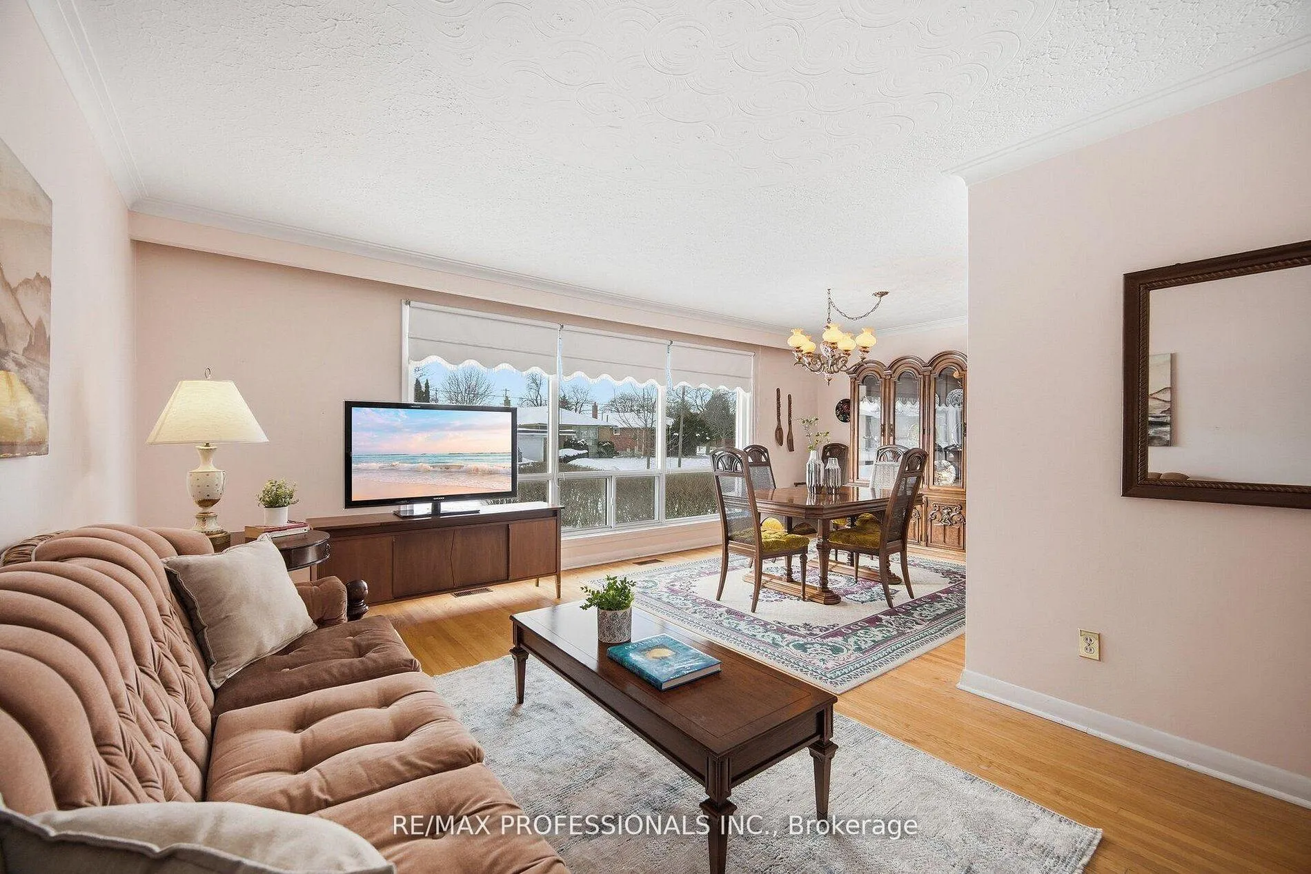 Photo 9 of 7 Pettit Drive, Etobicoke, Willowridge-Martingrove-Richview — HOMEH