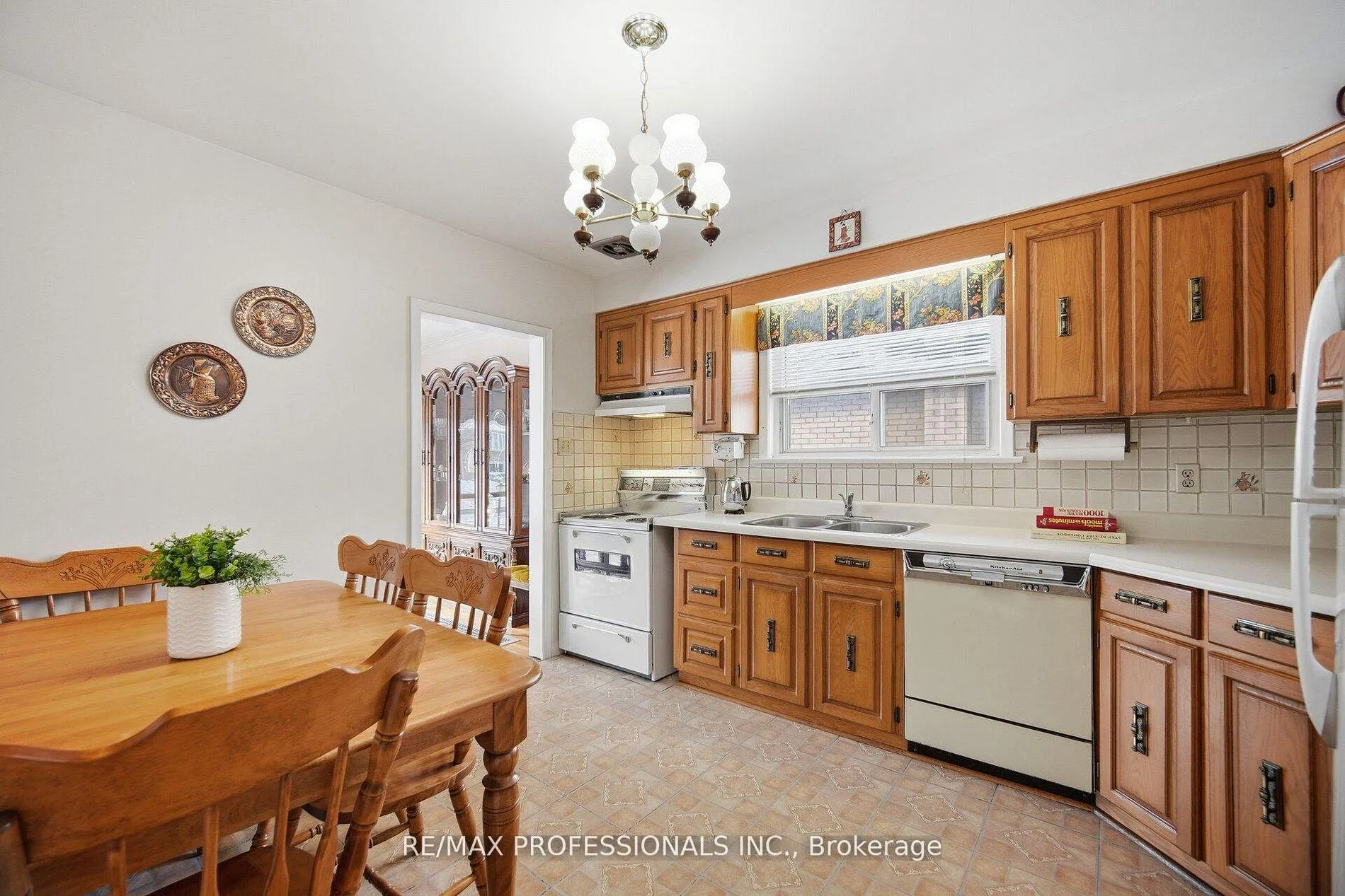 Photo 16 of 7 Pettit Drive, Etobicoke, Willowridge-Martingrove-Richview — HOMEH