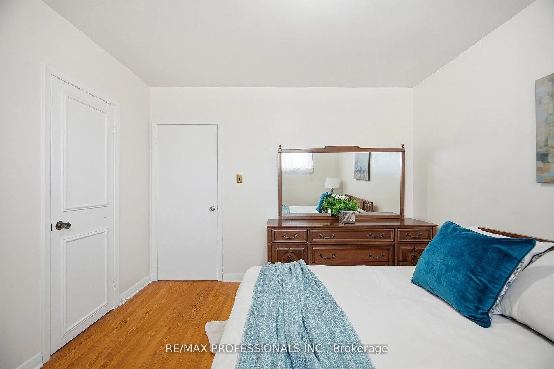 Photo 22 of 7 Pettit Drive, Etobicoke, Willowridge-Martingrove-Richview — HOMEH