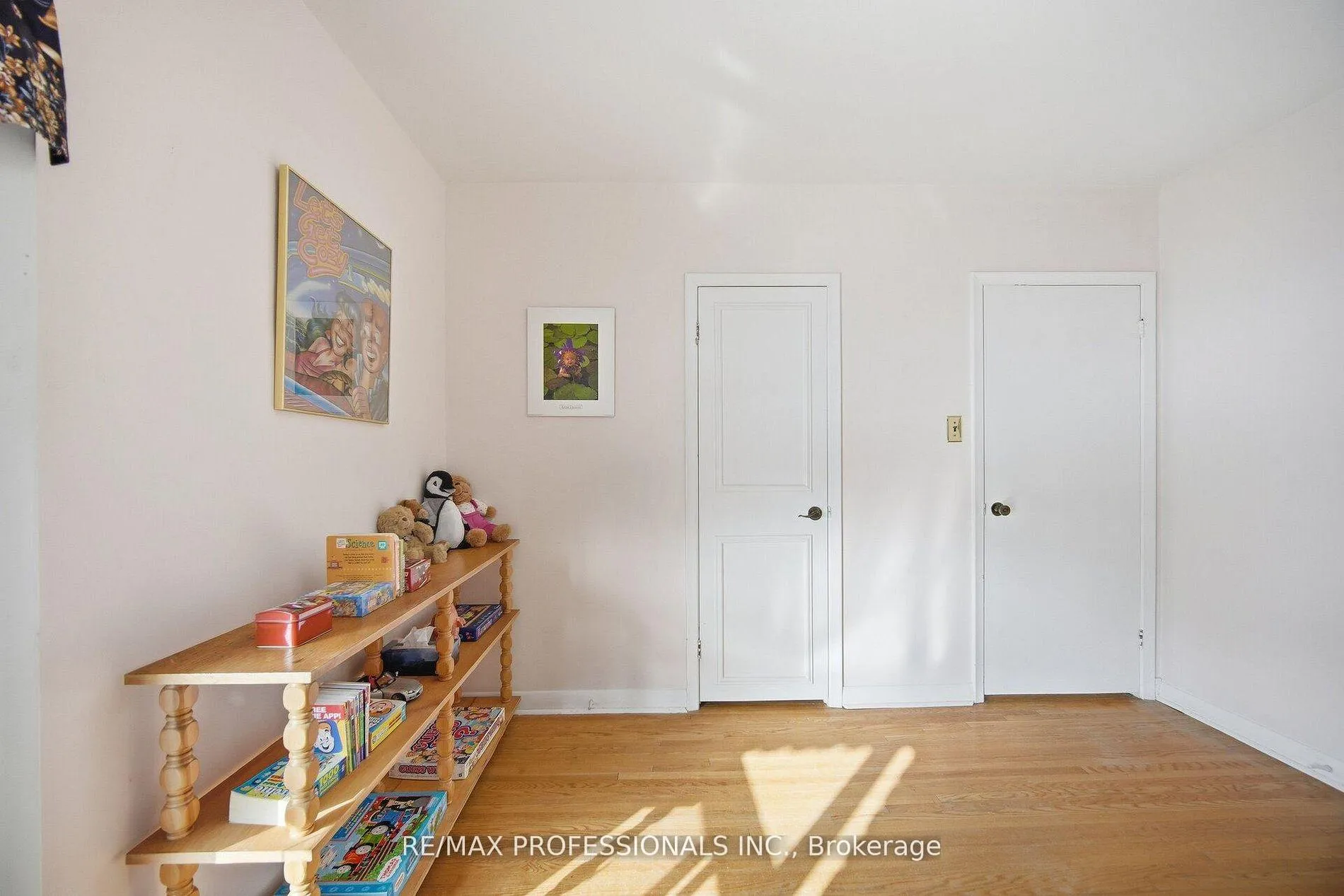 Photo 24 of 7 Pettit Drive, Etobicoke, Willowridge-Martingrove-Richview — HOMEH