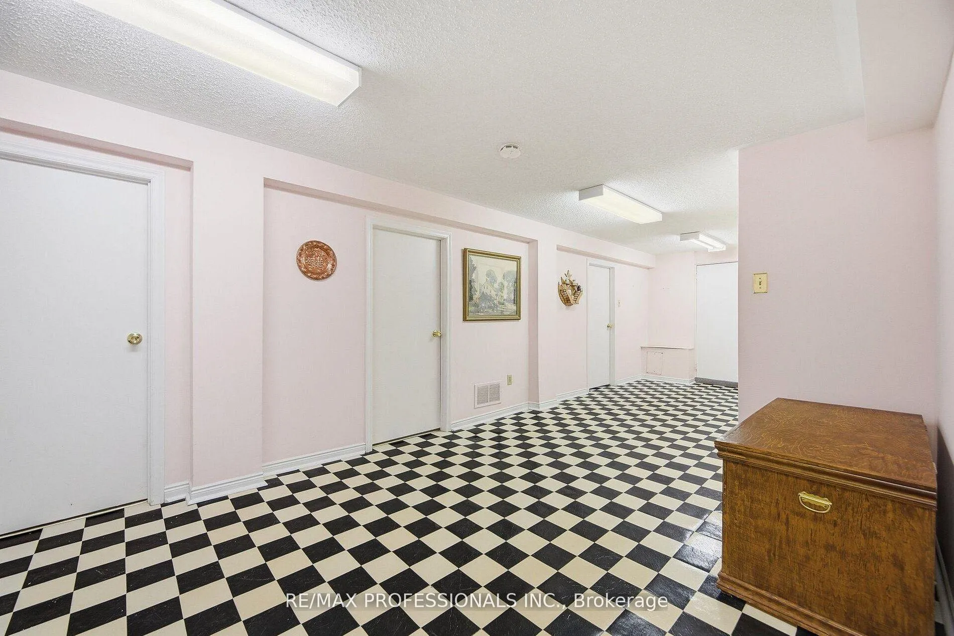 Photo 30 of 7 Pettit Drive, Etobicoke, Willowridge-Martingrove-Richview — HOMEH