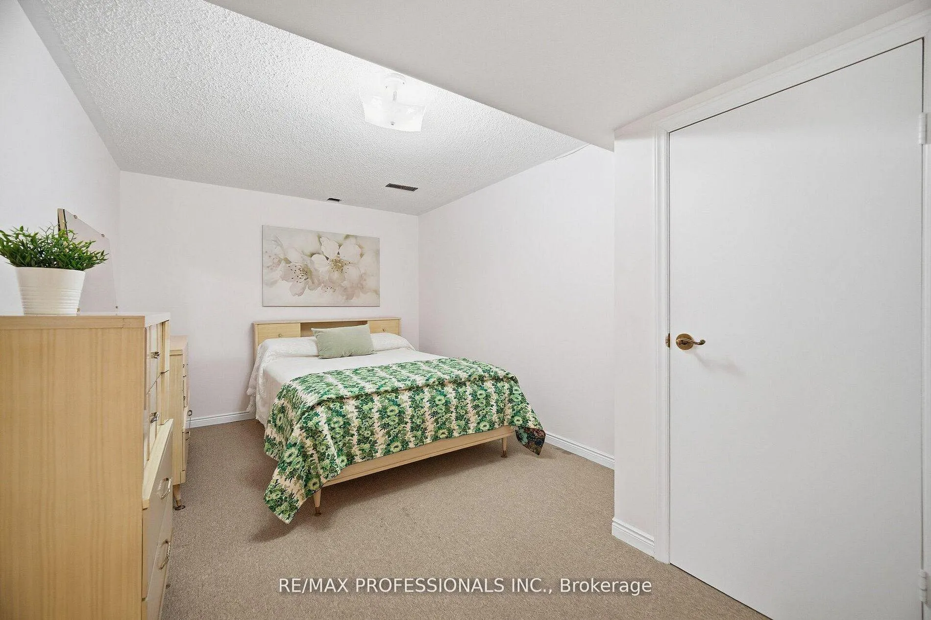 Photo 34 of 7 Pettit Drive, Etobicoke, Willowridge-Martingrove-Richview — HOMEH