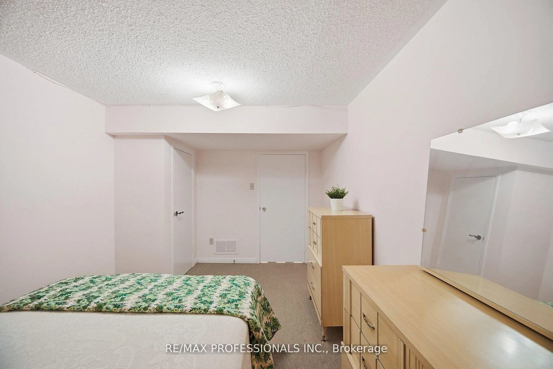 Photo 35 of 7 Pettit Drive, Etobicoke, Willowridge-Martingrove-Richview — HOMEH