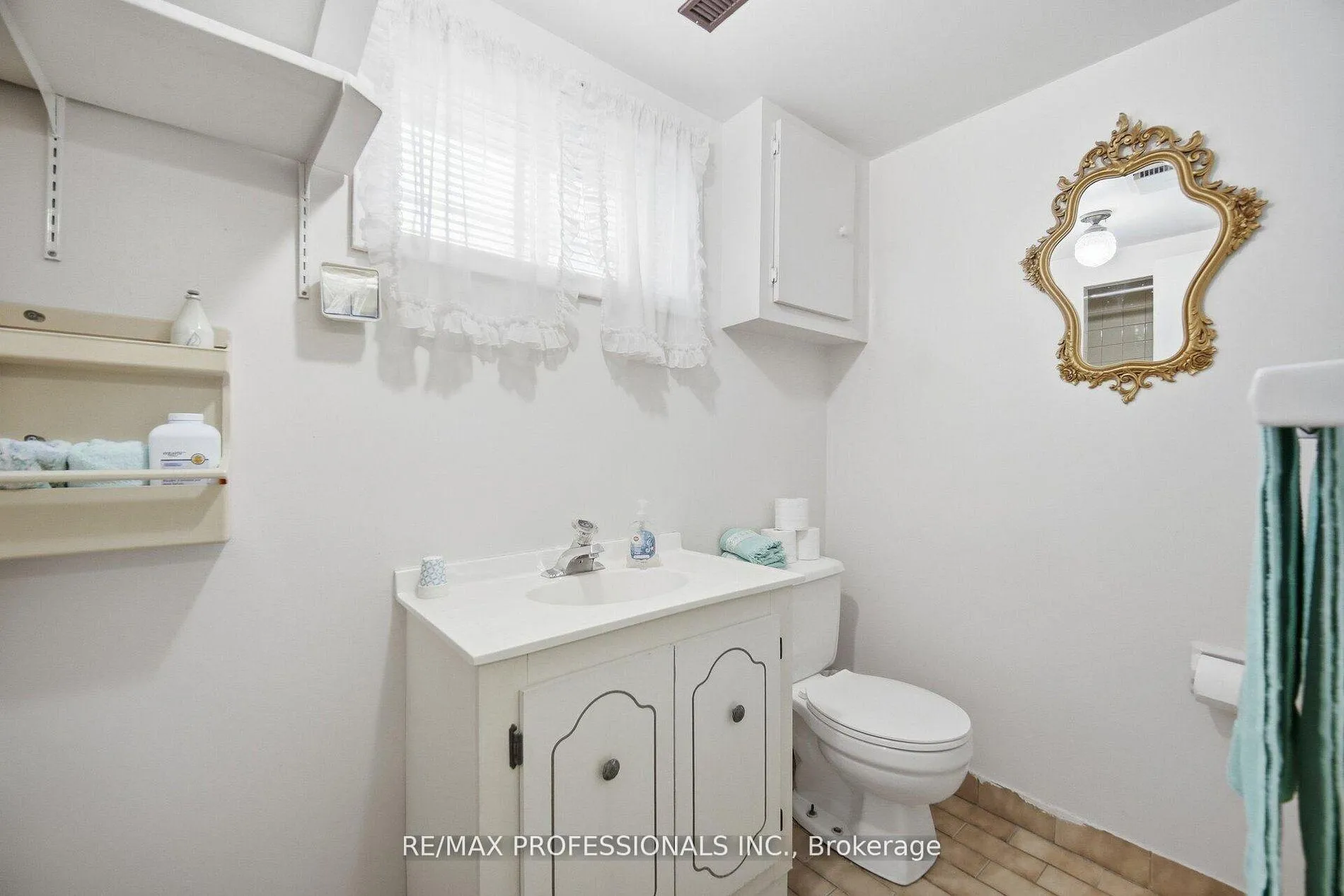 Photo 38 of 7 Pettit Drive, Etobicoke, Willowridge-Martingrove-Richview — HOMEH