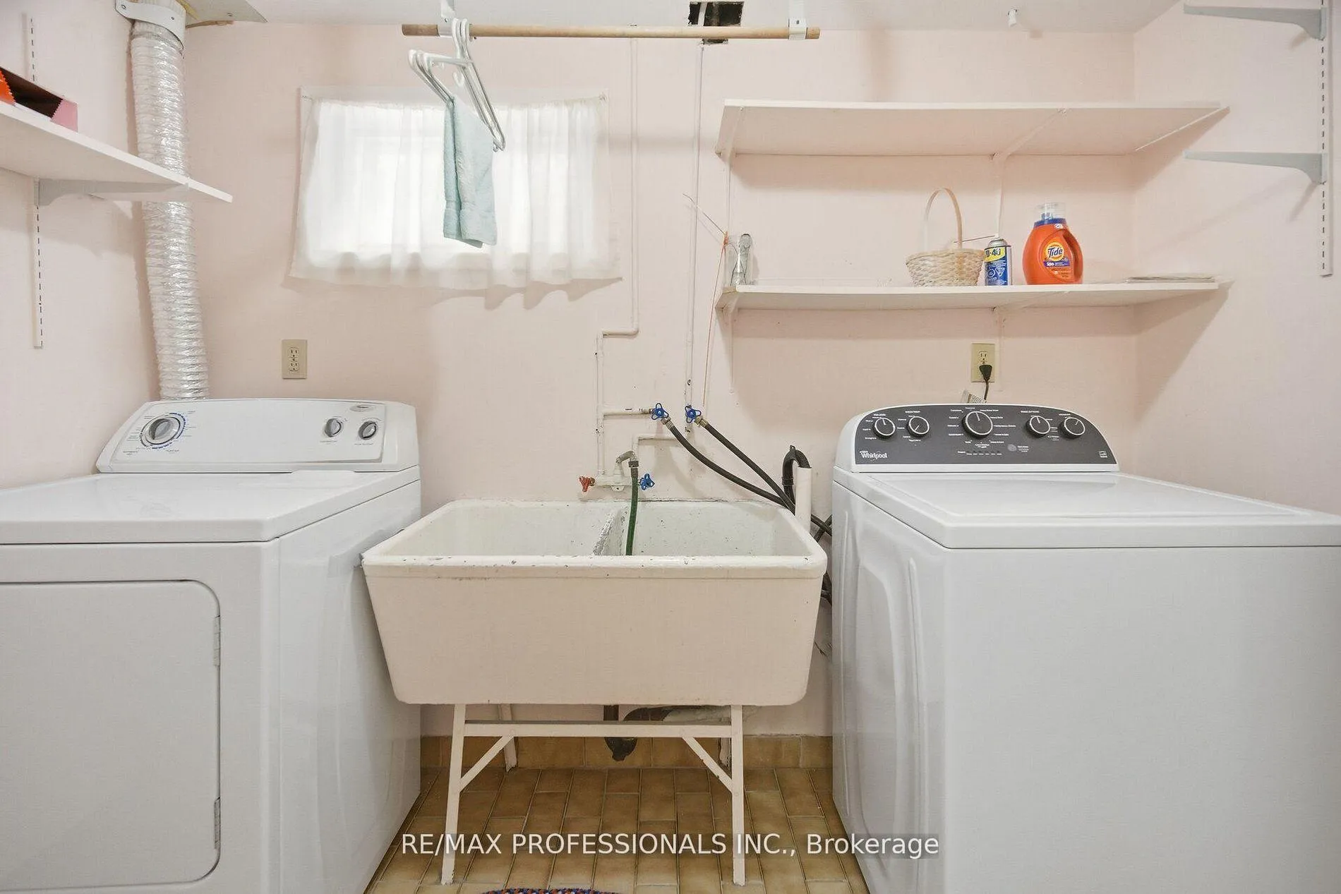 Photo 40 of 7 Pettit Drive, Etobicoke, Willowridge-Martingrove-Richview — HOMEH