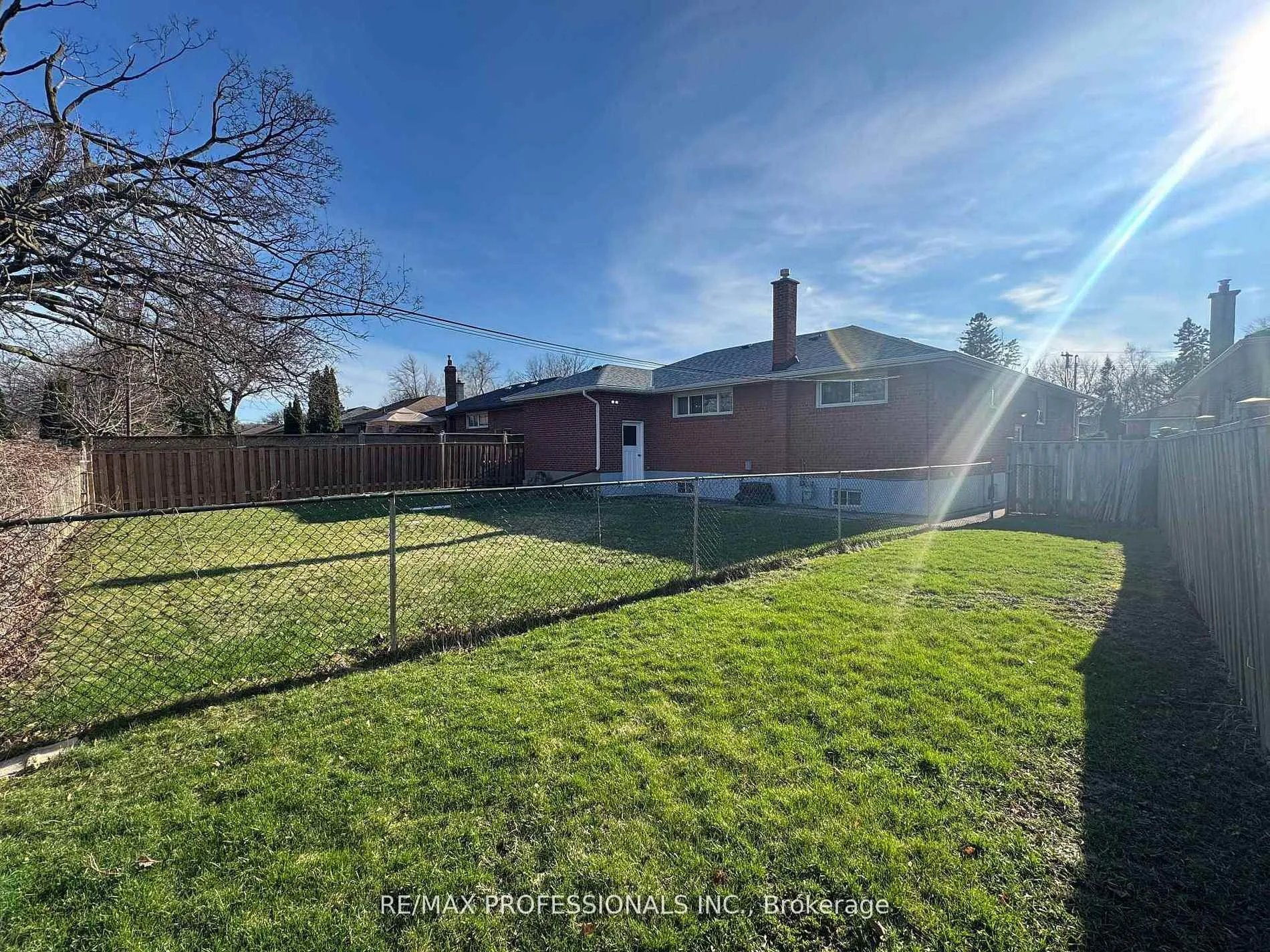 Photo 43 of 7 Pettit Drive, Etobicoke, Willowridge-Martingrove-Richview — HOMEH