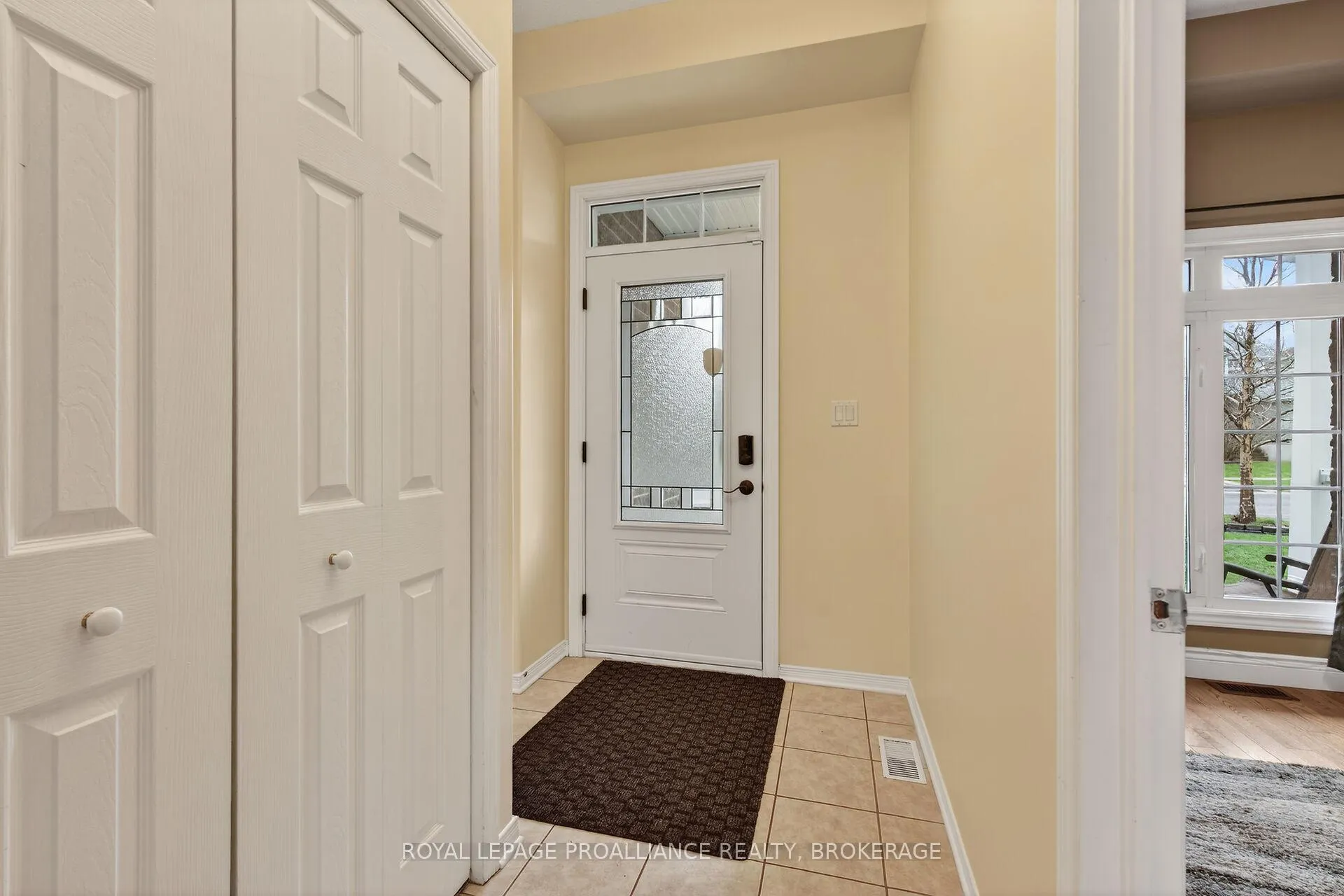 Photo 6 of 462 Weston Crescent, Kingston, East Gardiners Rd — HOMEH