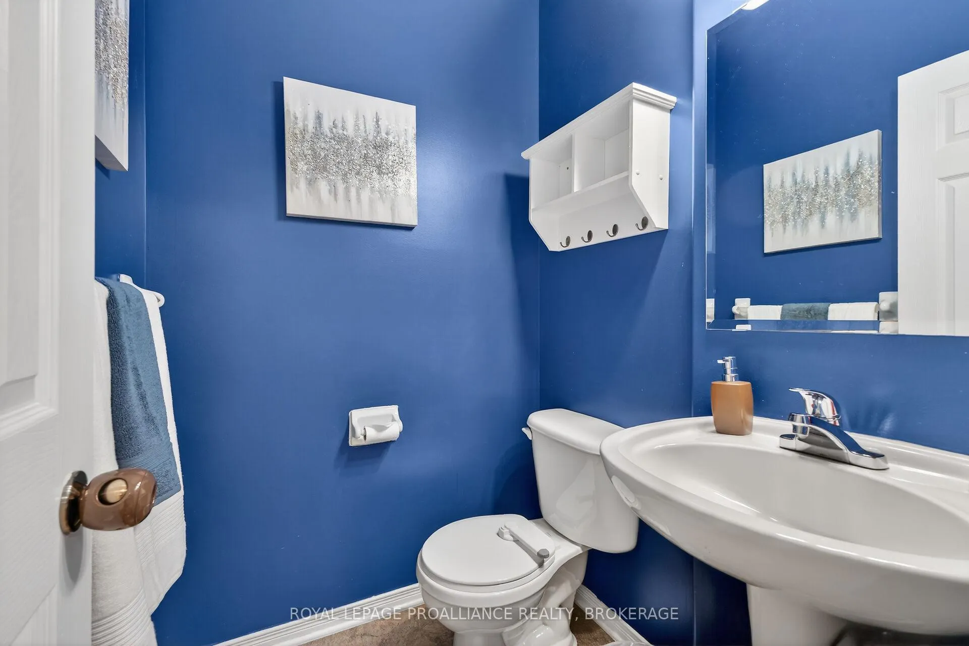 Photo 10 of 462 Weston Crescent, Kingston, East Gardiners Rd — HOMEH